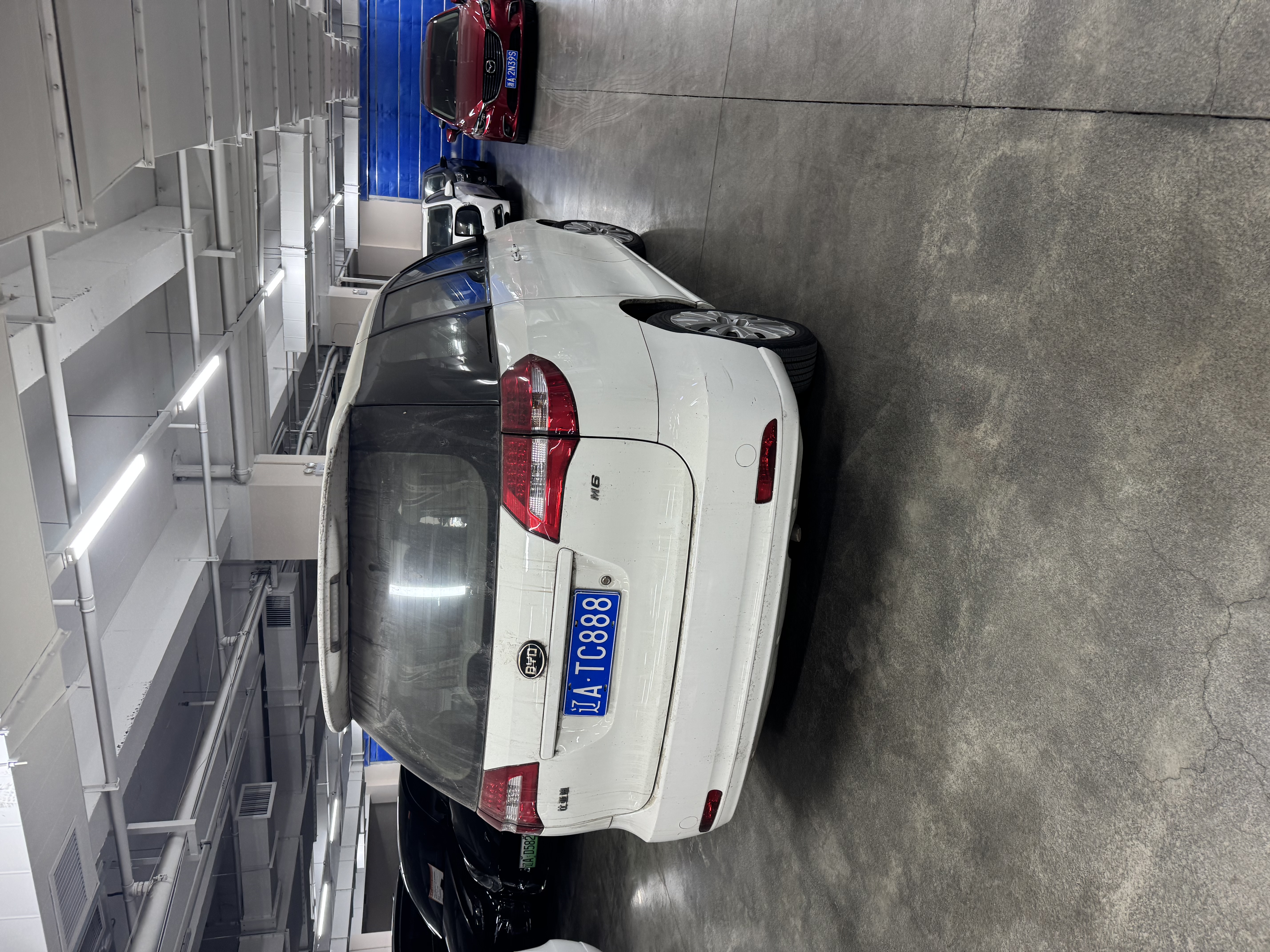 BYD M6 2014 #6 BYD M6 2014 car image #6