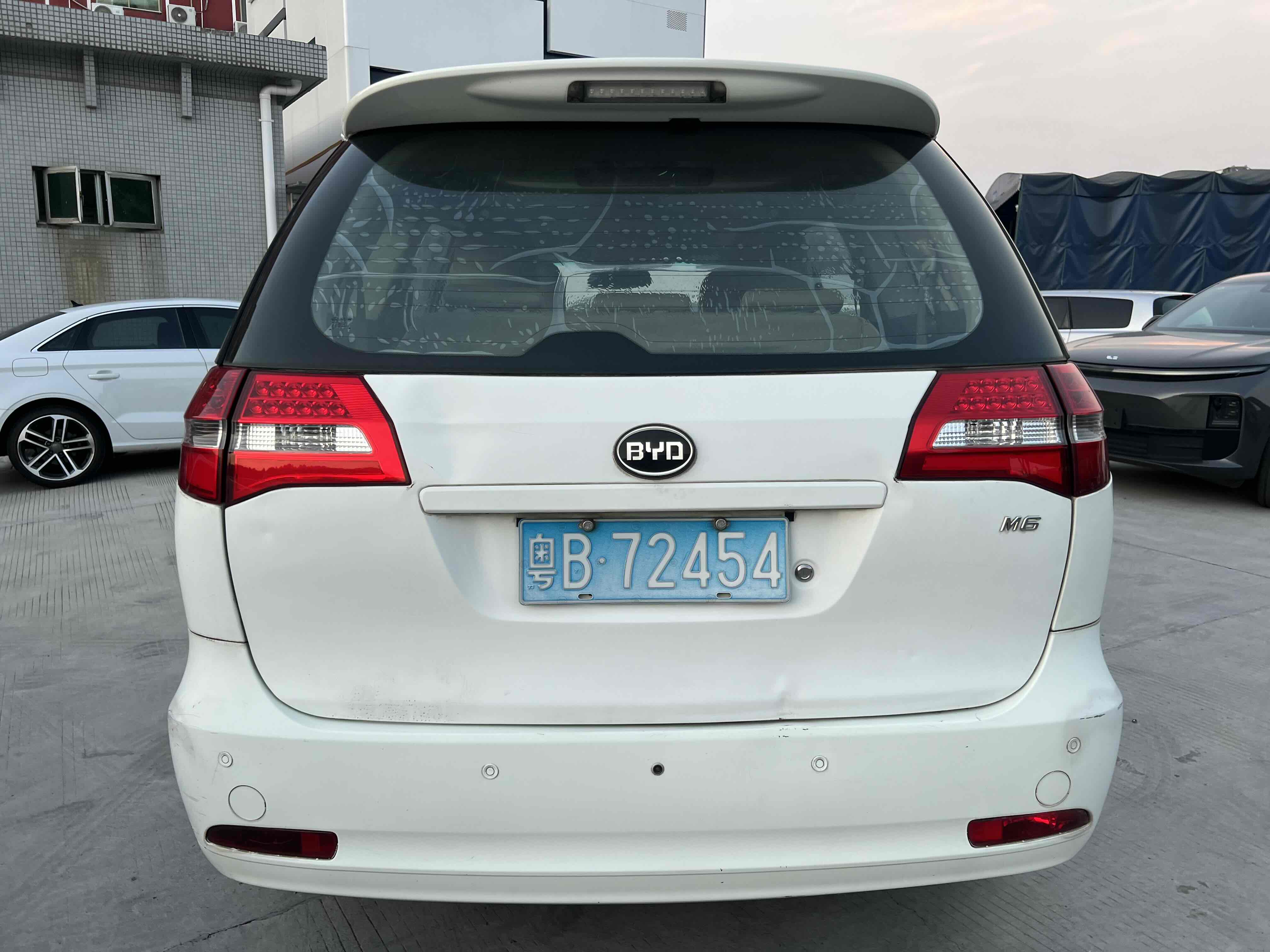 BYD M6 2014 car image #6
