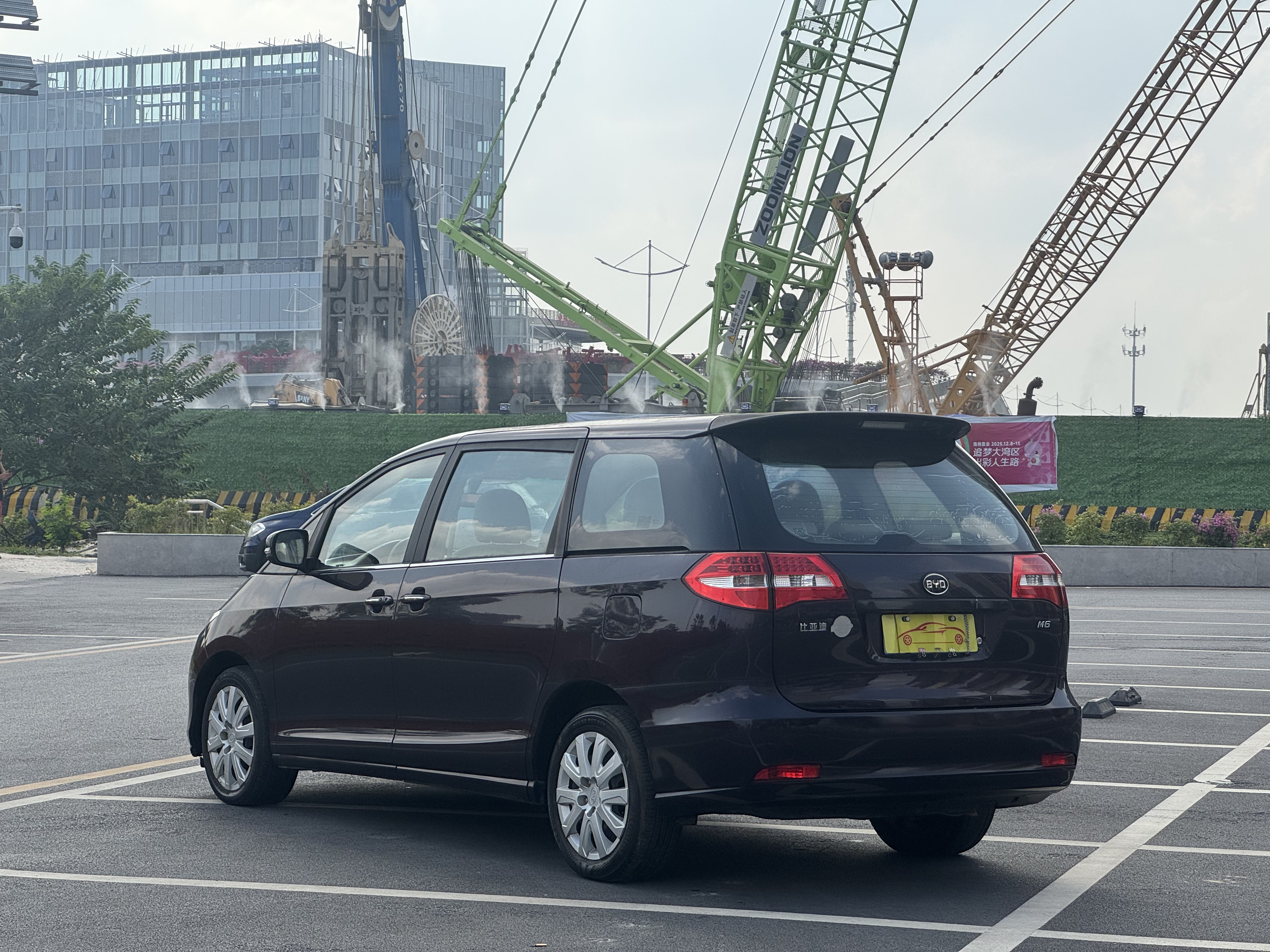 BYD M6 2017 car image #6