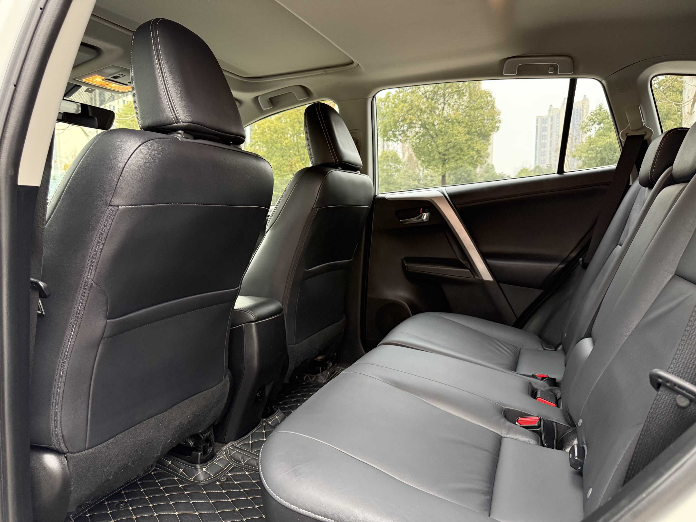 Toyota RAV4 2016 car image #6