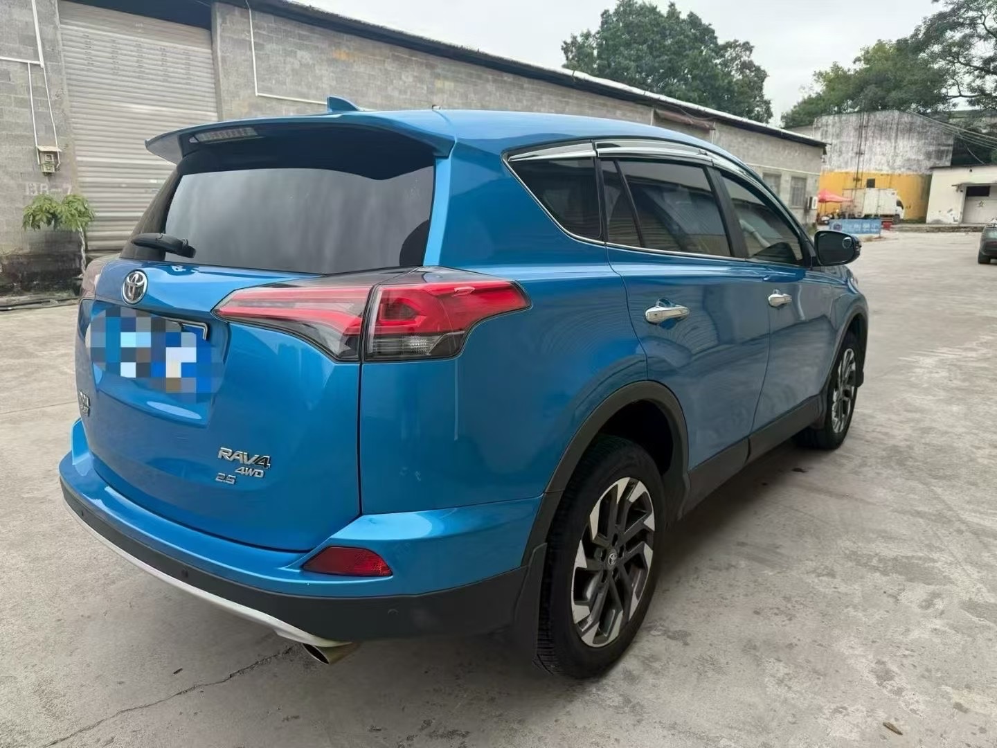 RAV4 2016 car image #6