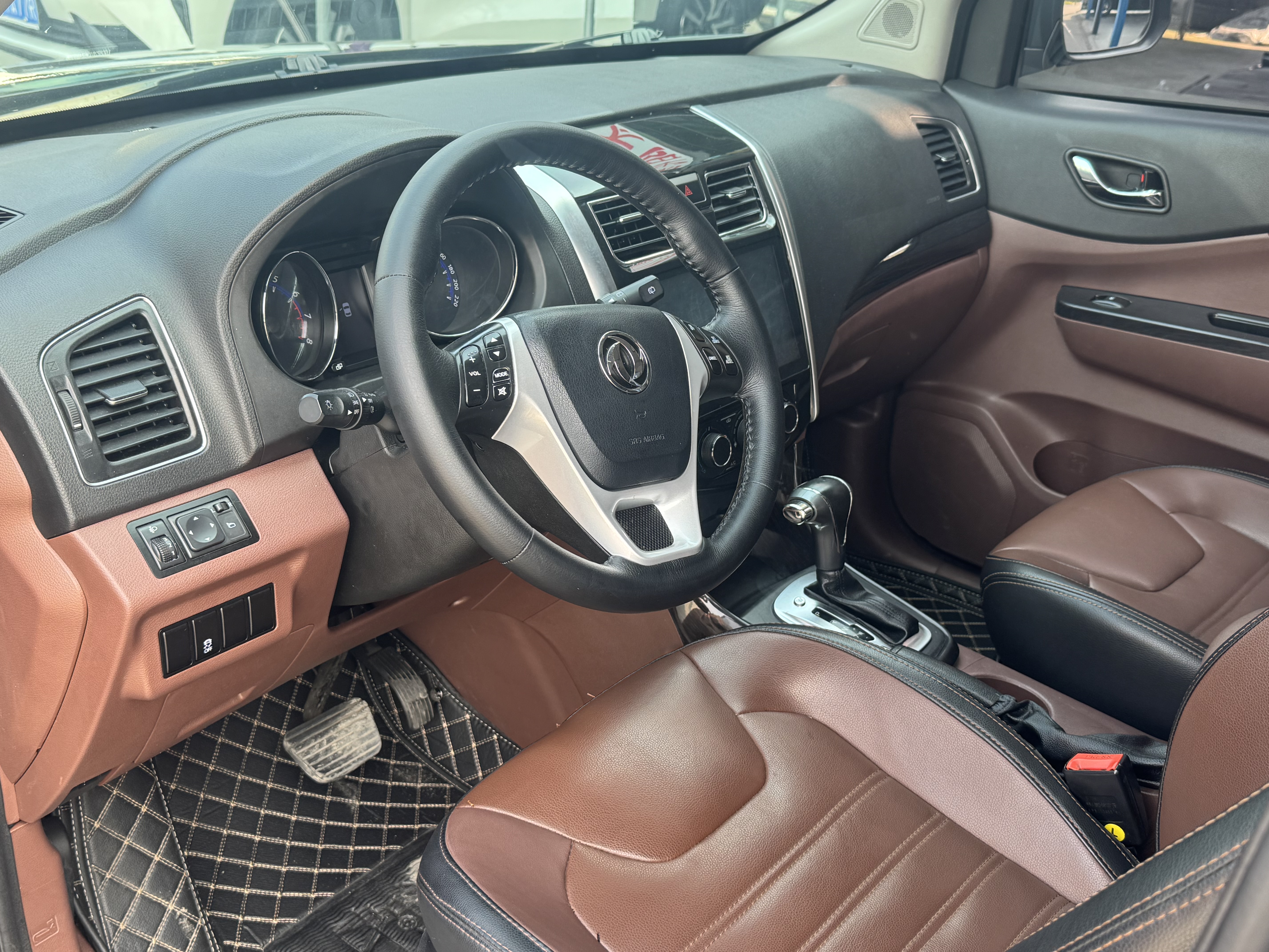 Forthing SX6 2016 car image #6