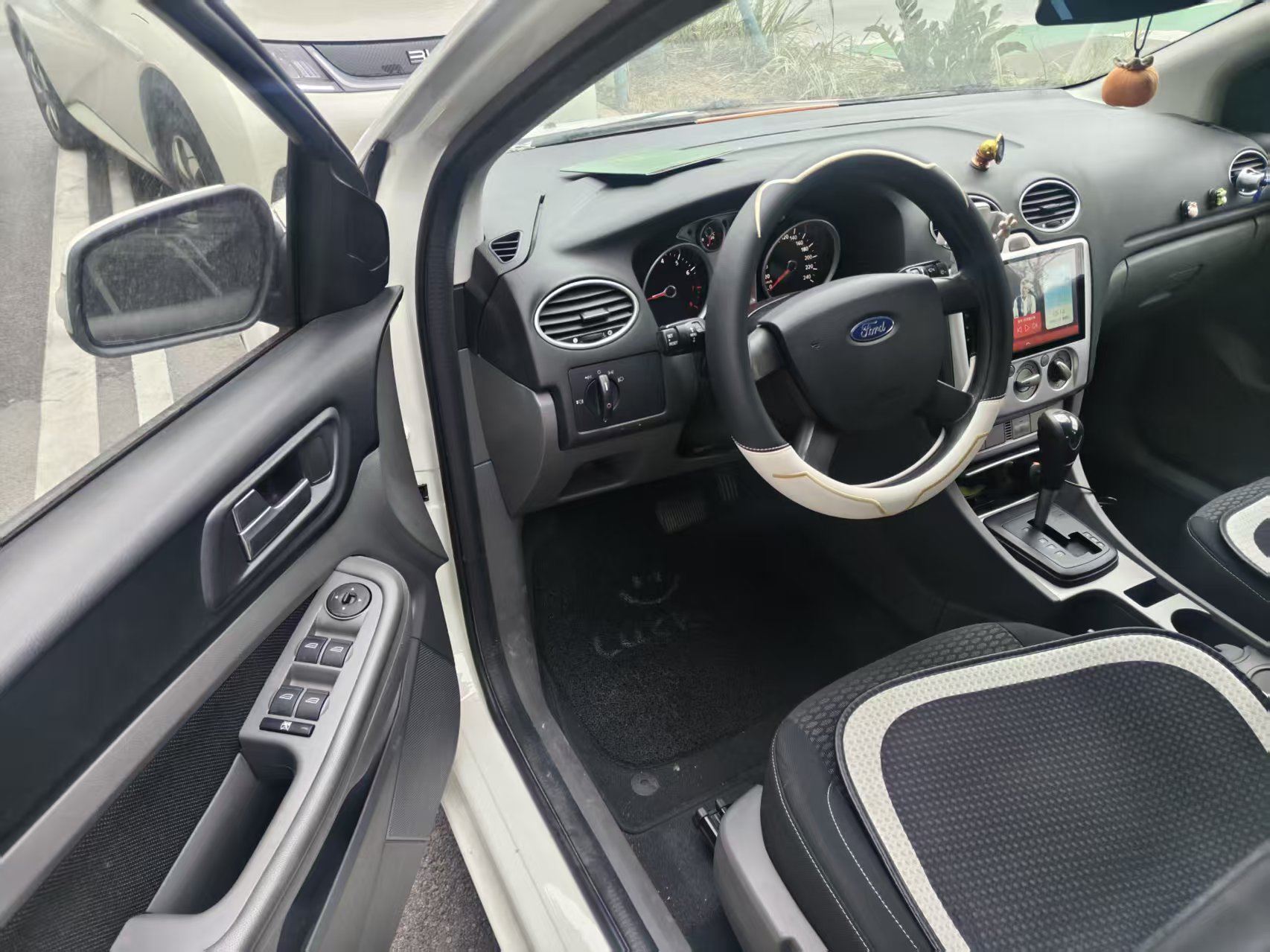 Ford Focus 2014 car image #6