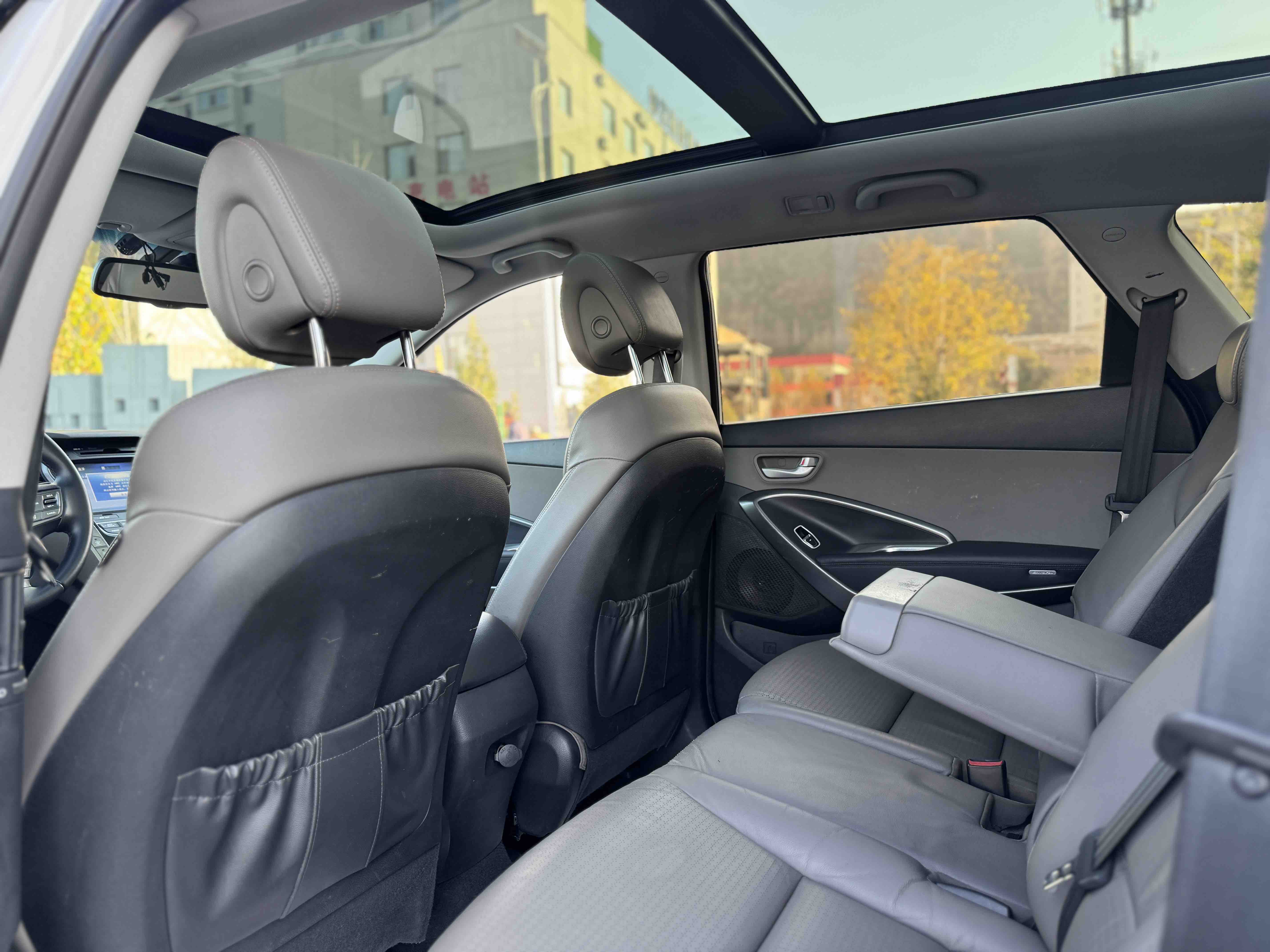 Hyundai Grand Santa Fe 2016 car image #6