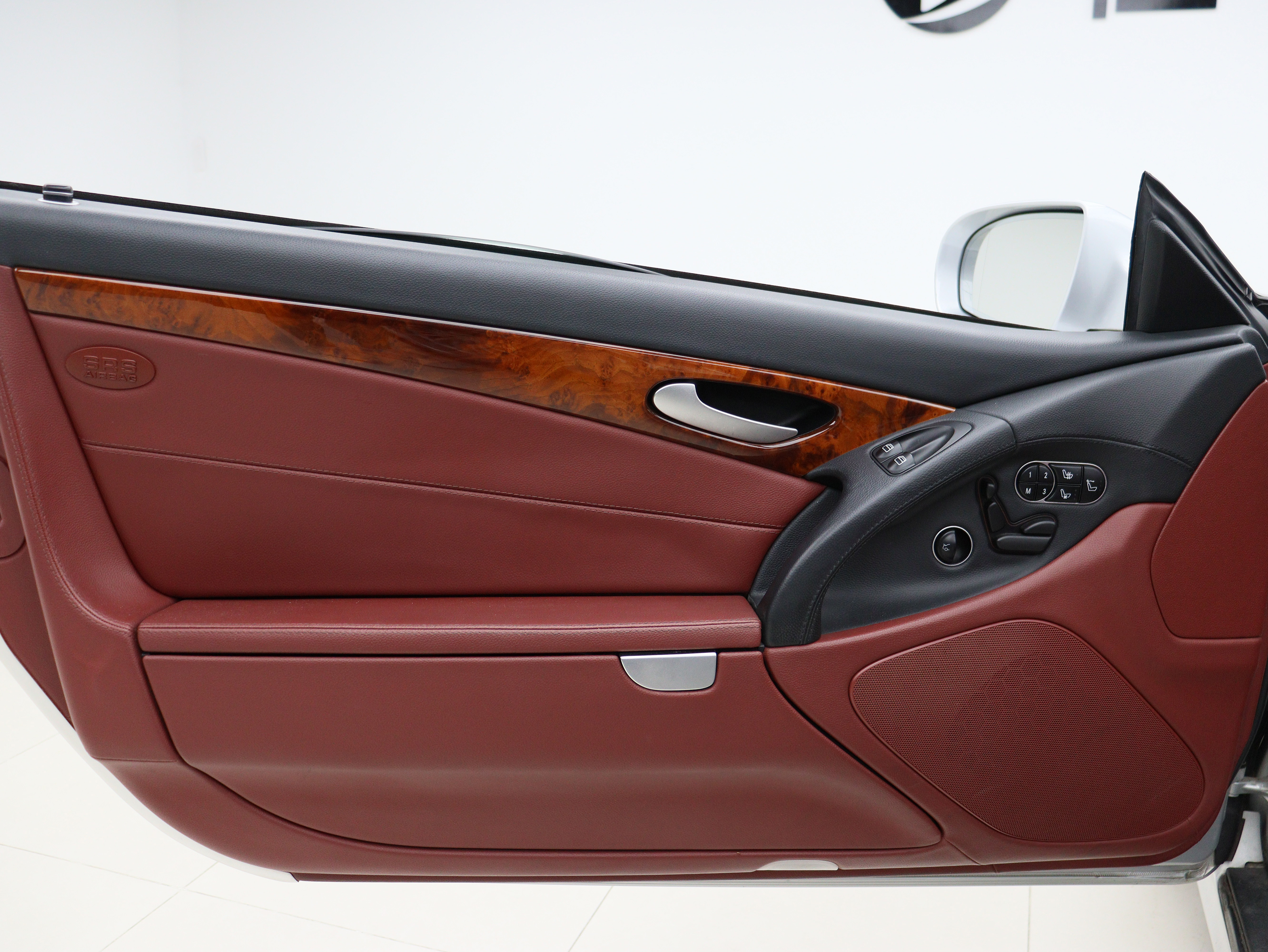 Mercedes-Benz SL Class 2010 car image #6