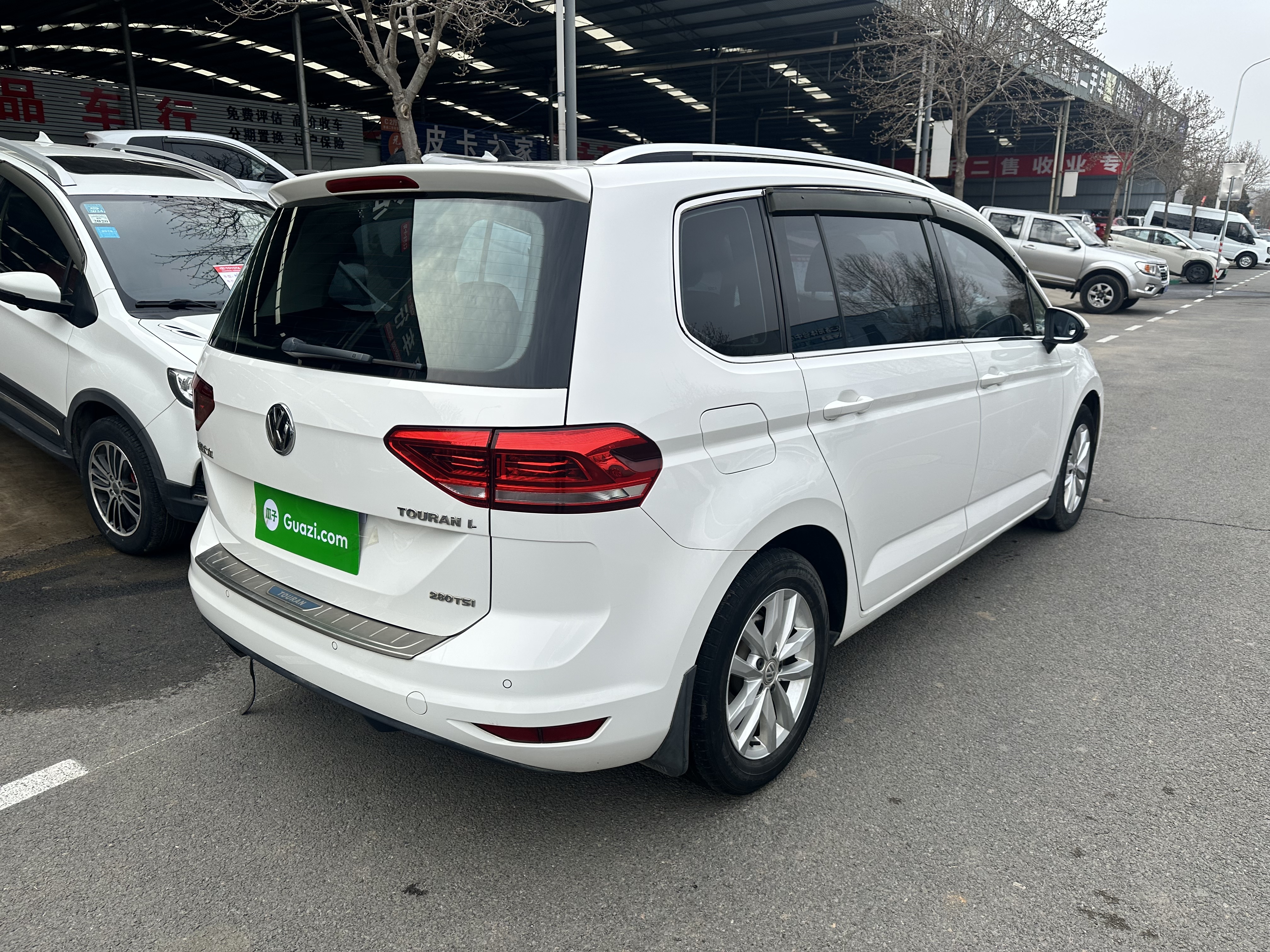 Volkswagen Touran 2017 #6 Volkswagen Touran 2017 car image #6