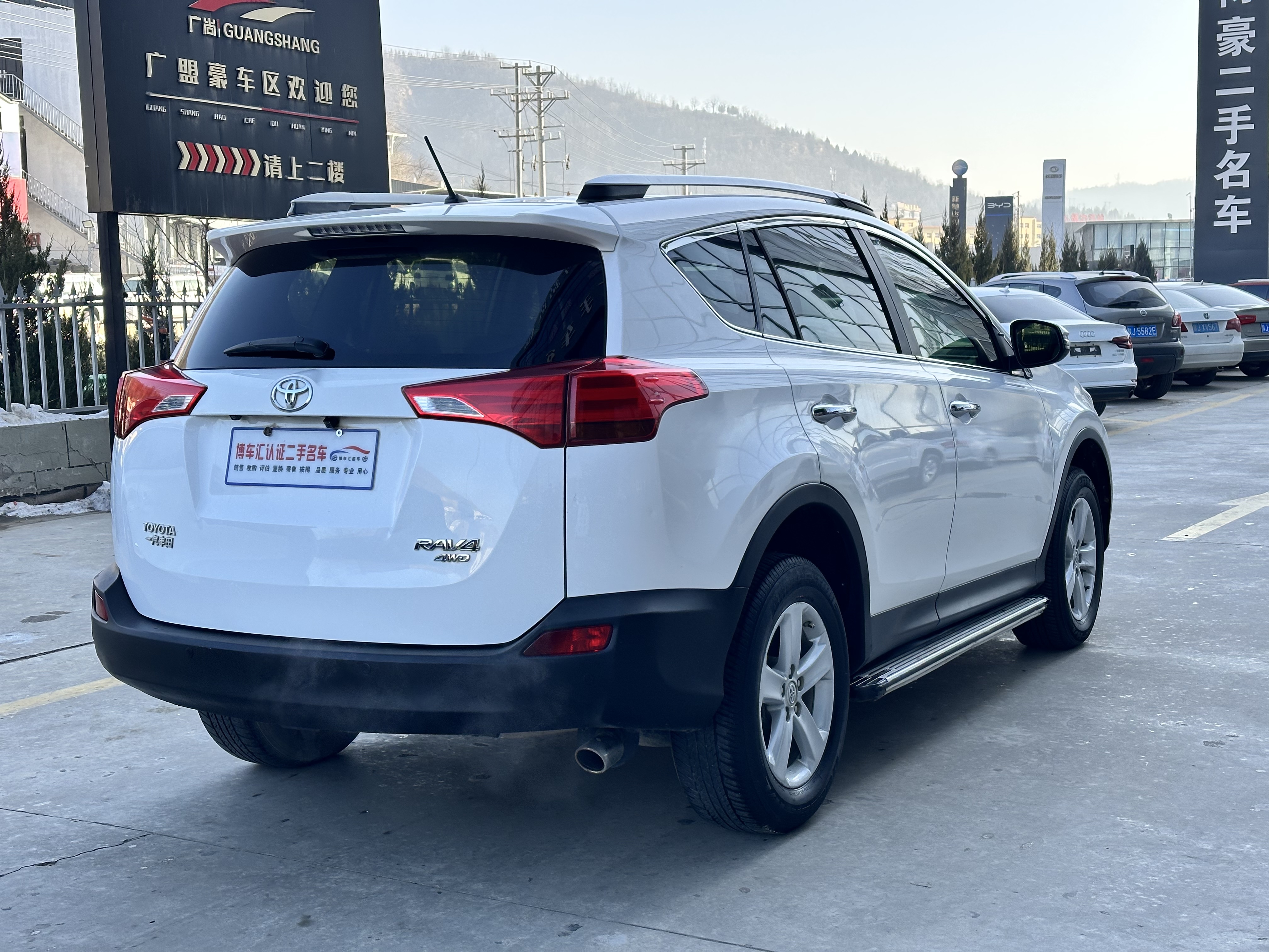 Toyota RAV4 2014 immagine di auto #6