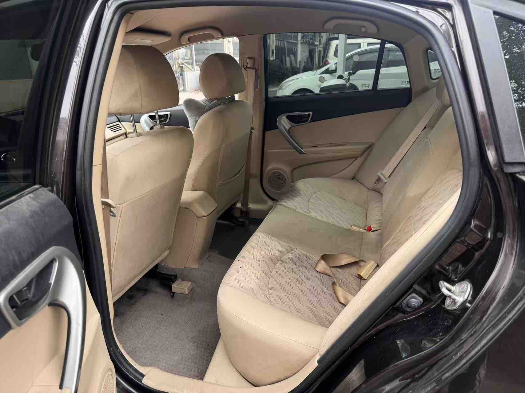 Soueast V5 Lingzhi 2013 #6 Soueast V5 Lingzhi 2013 car image #6