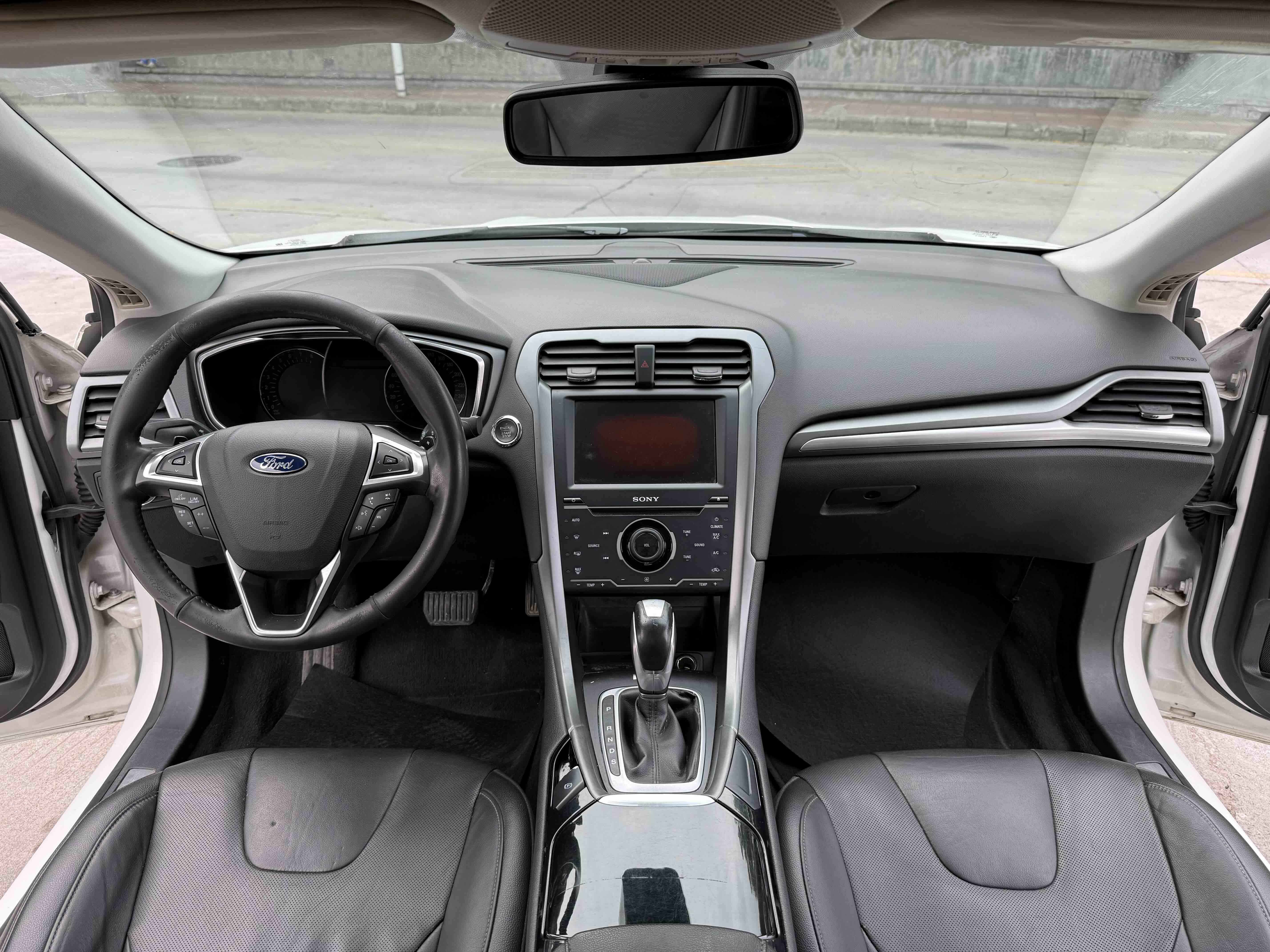 Ford Mondeo 2014 car image #6