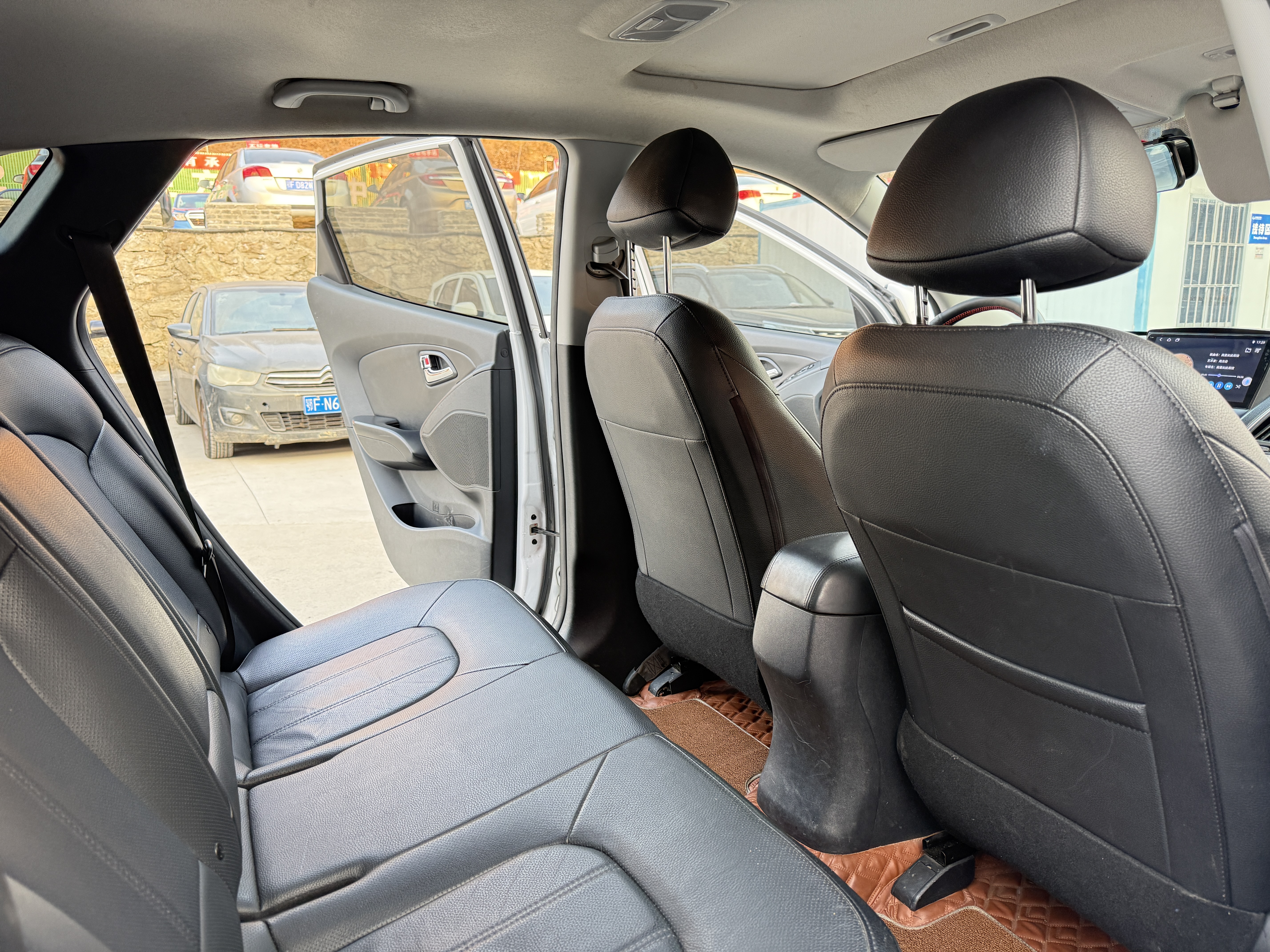 Hyundai ix35 2016 car image #6