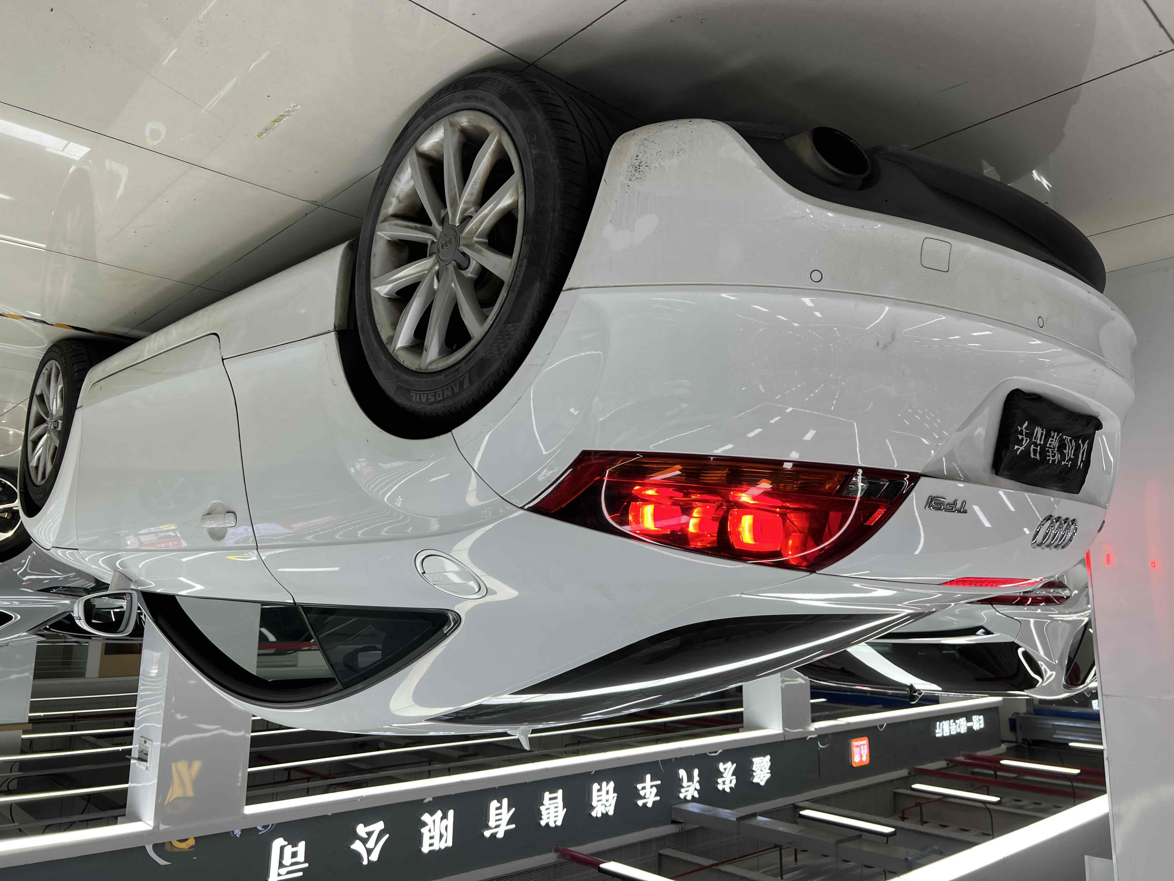 Audi TT 2012 #6 Audi TT 2012 car image #6