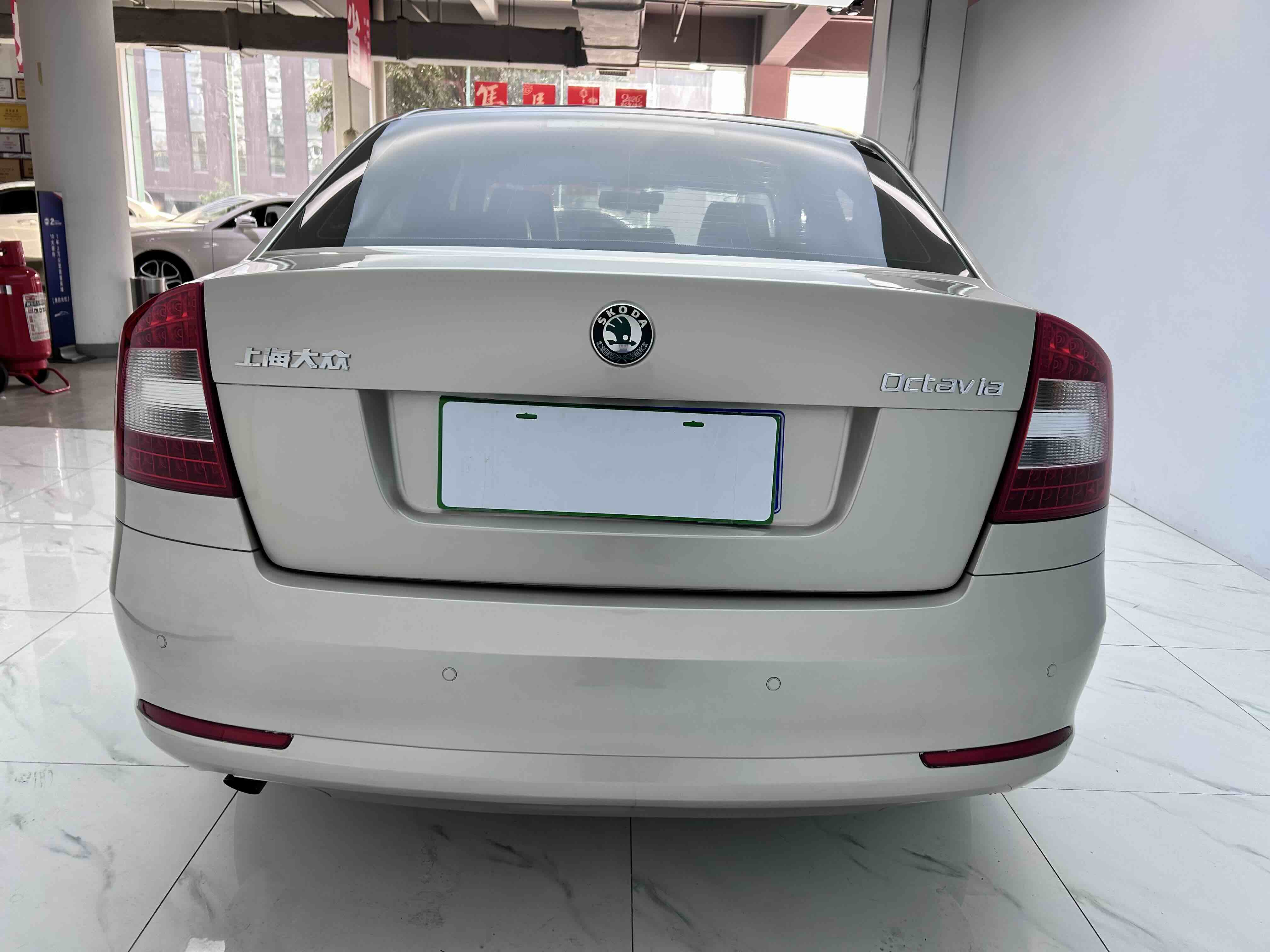 Skoda Octavia 2012 car image #6