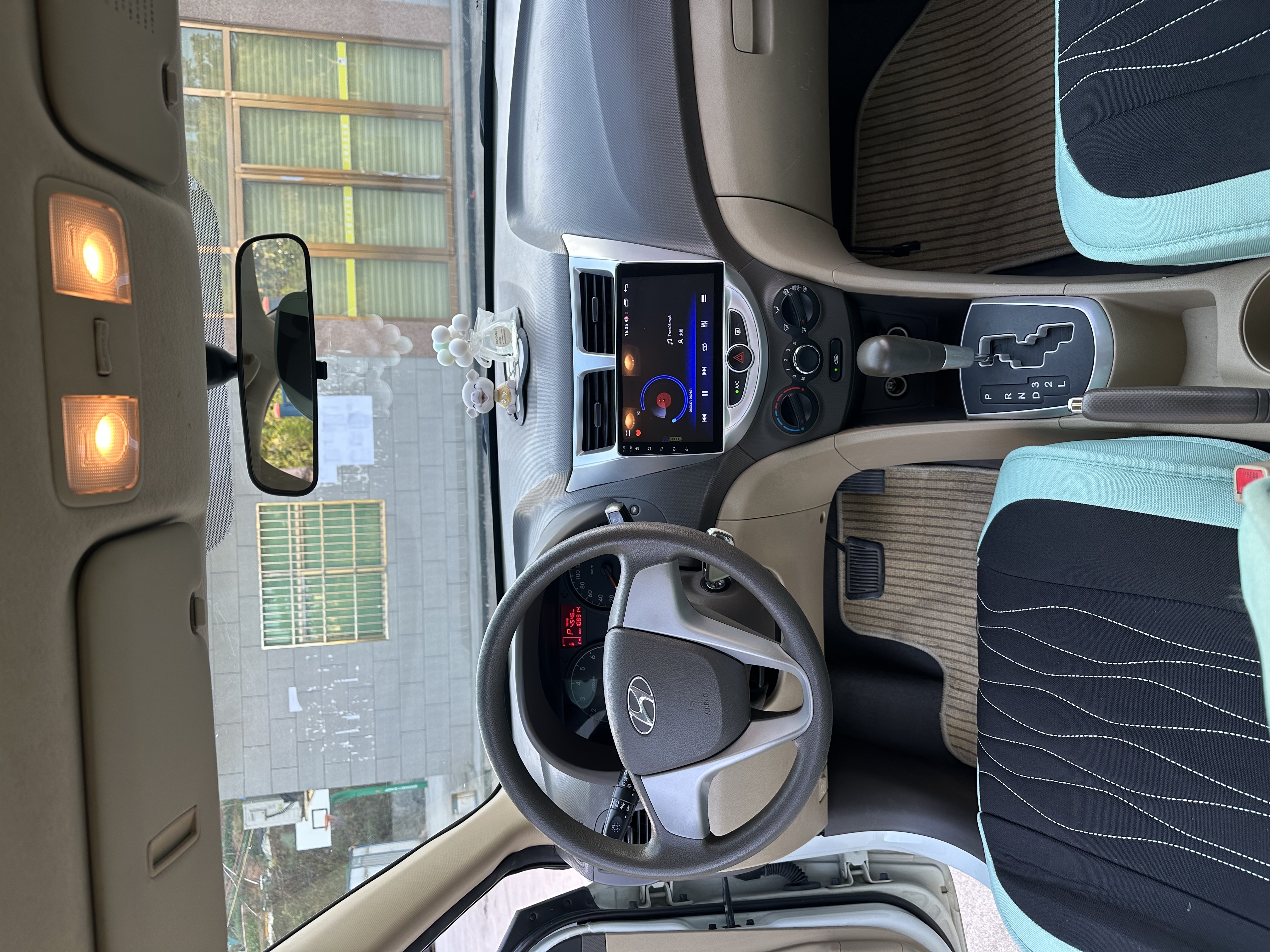 Hyundai Reina 2013 car image #6