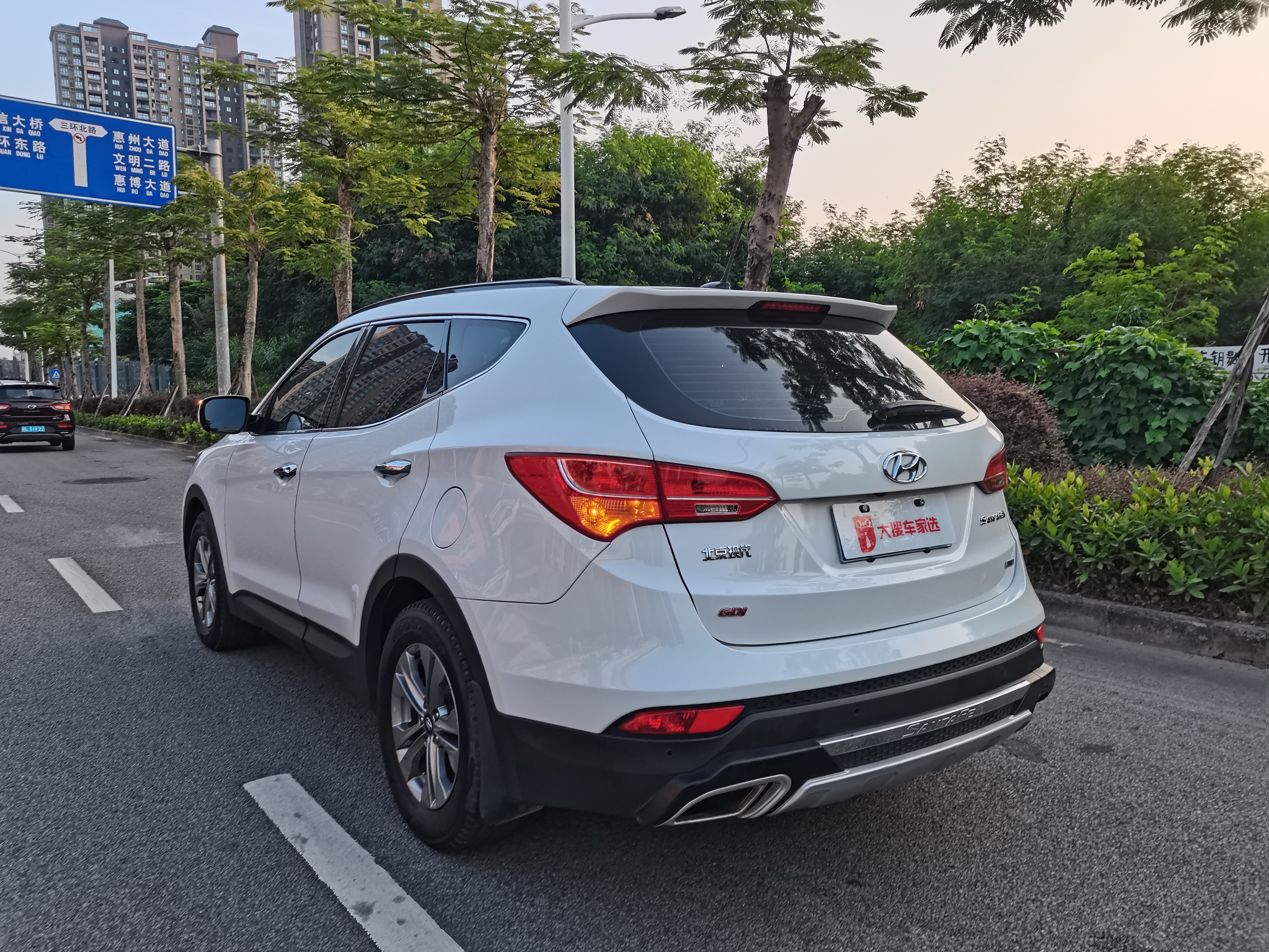Hyundai Santa Fe 2014 car image #6