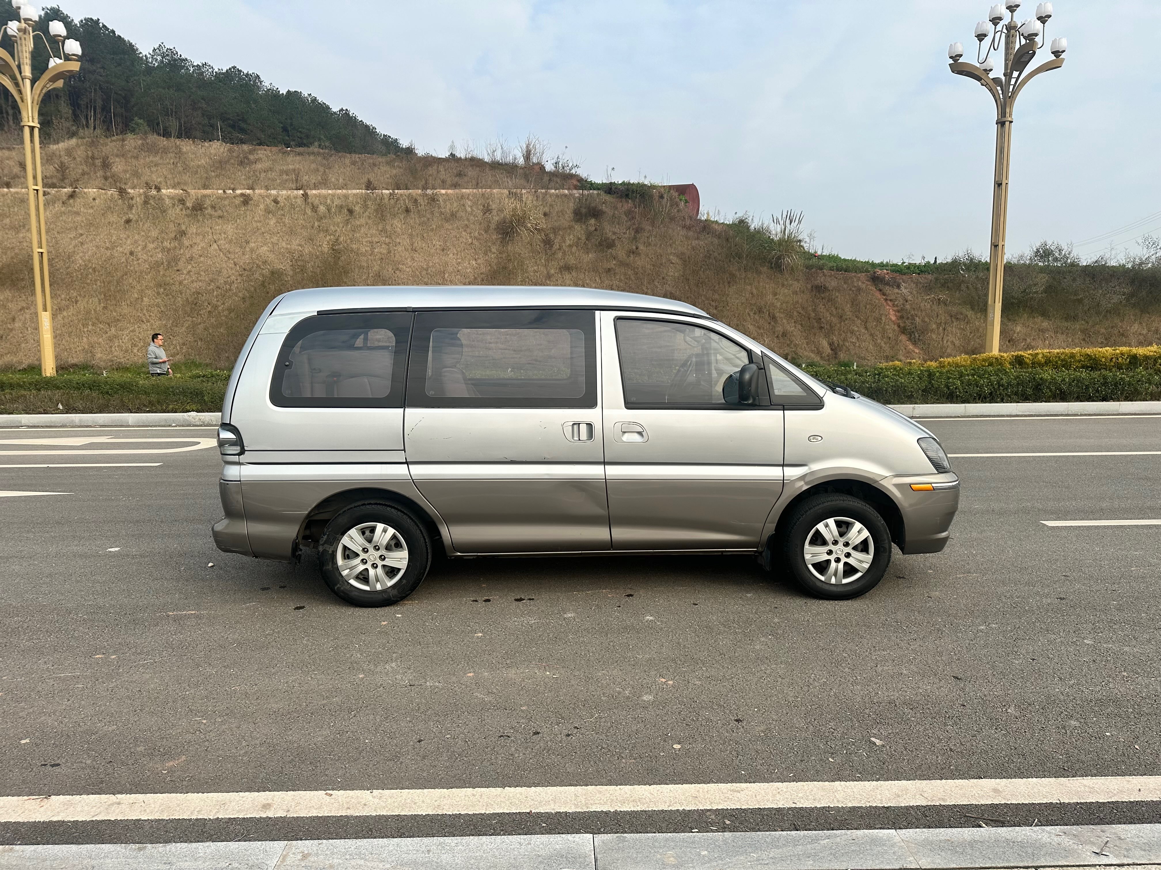 Forthing Lingzhi 2014 car image #6