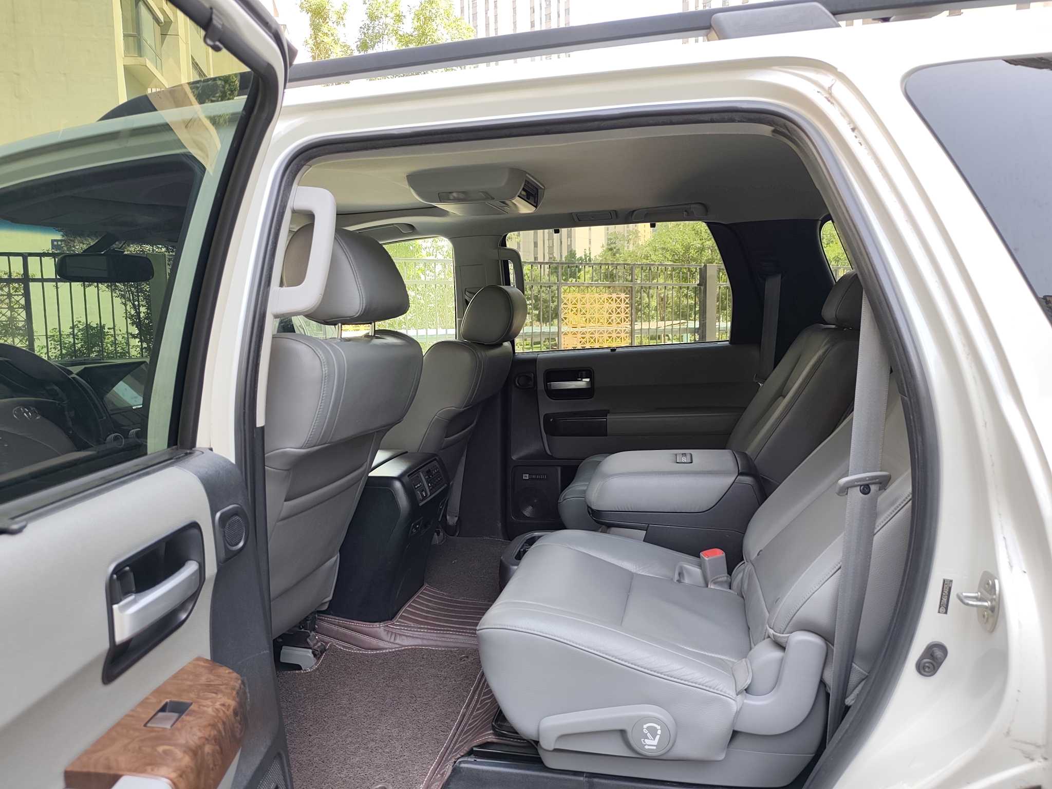 Toyota Sequoia 2010 #6 Toyota Sequoia 2010 immagine di auto #6