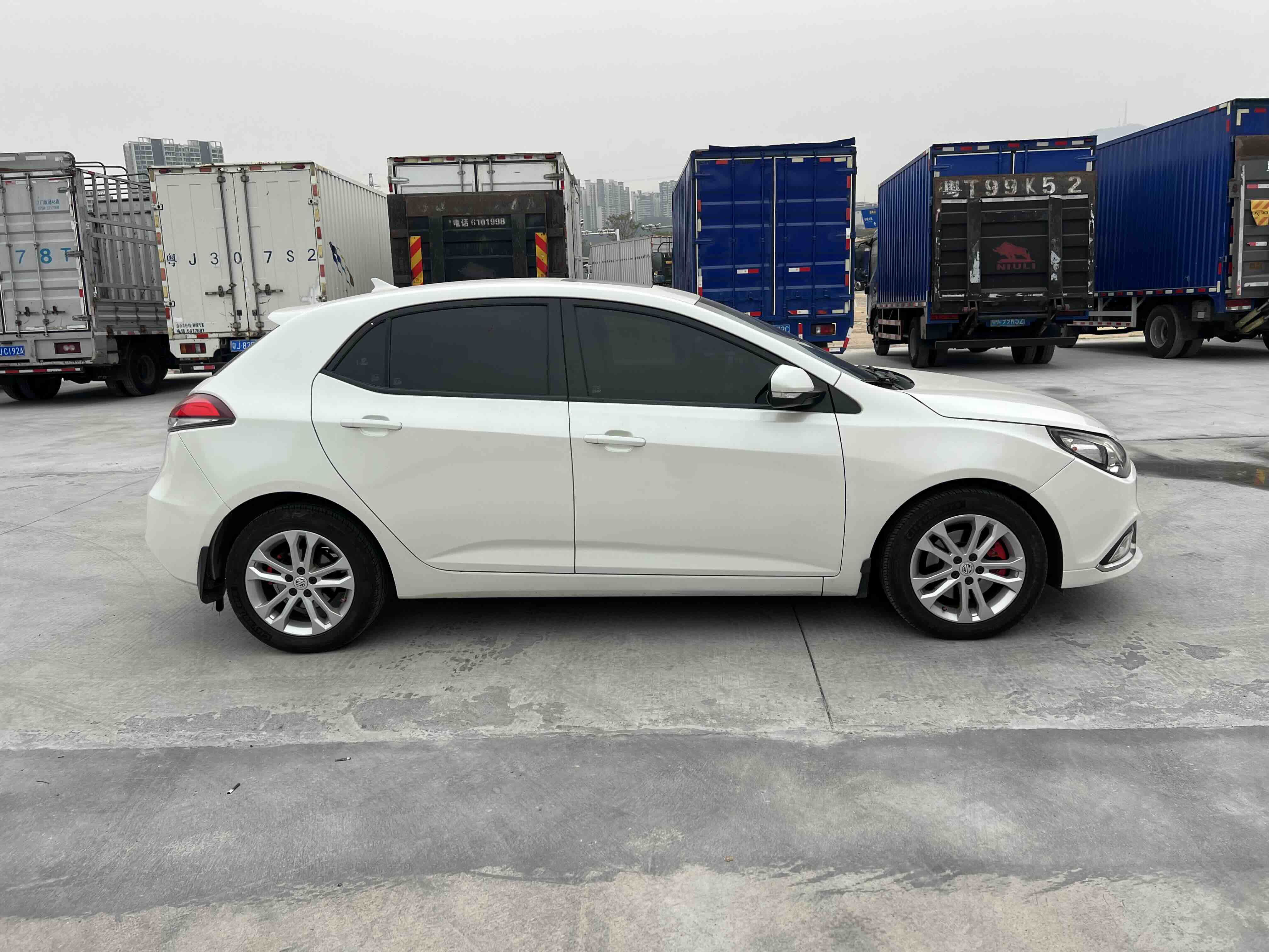 MG 5 2014 car image #6