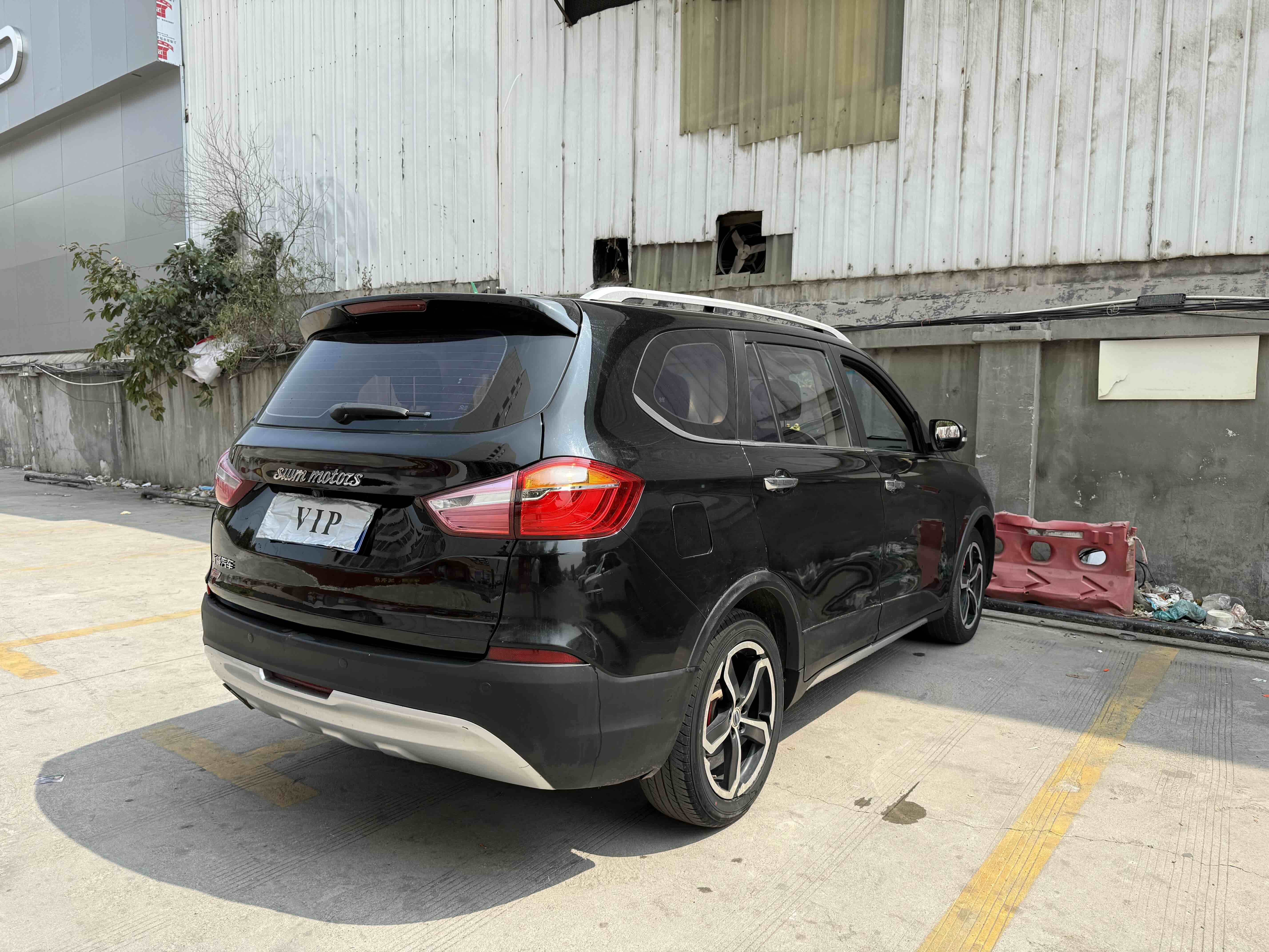 SWM X7 2017 car image #6