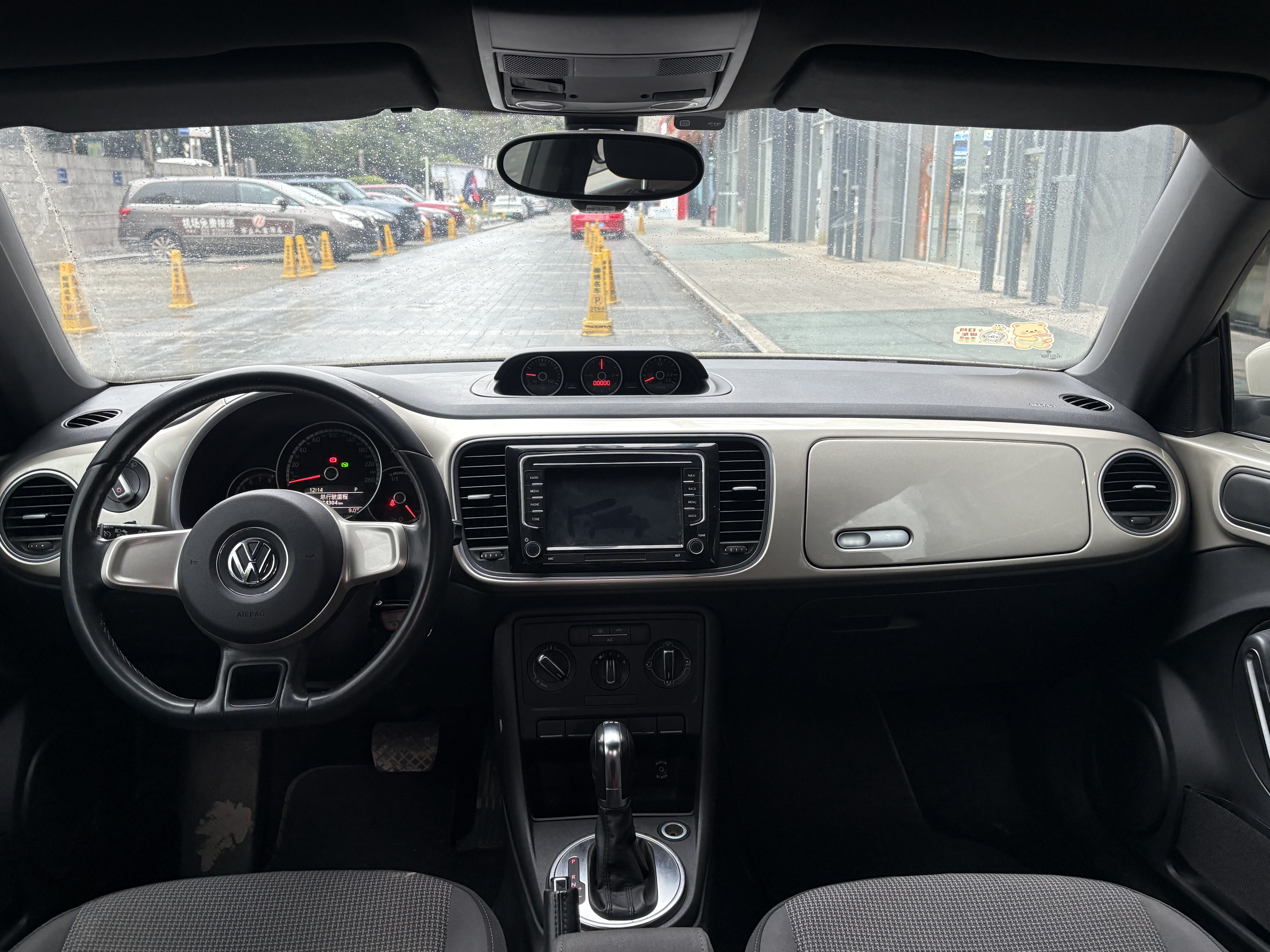 Volkswagen Beetle 2013 car image #6