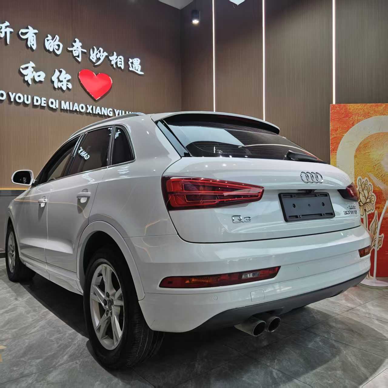 Audi Q3 2018 car image #6