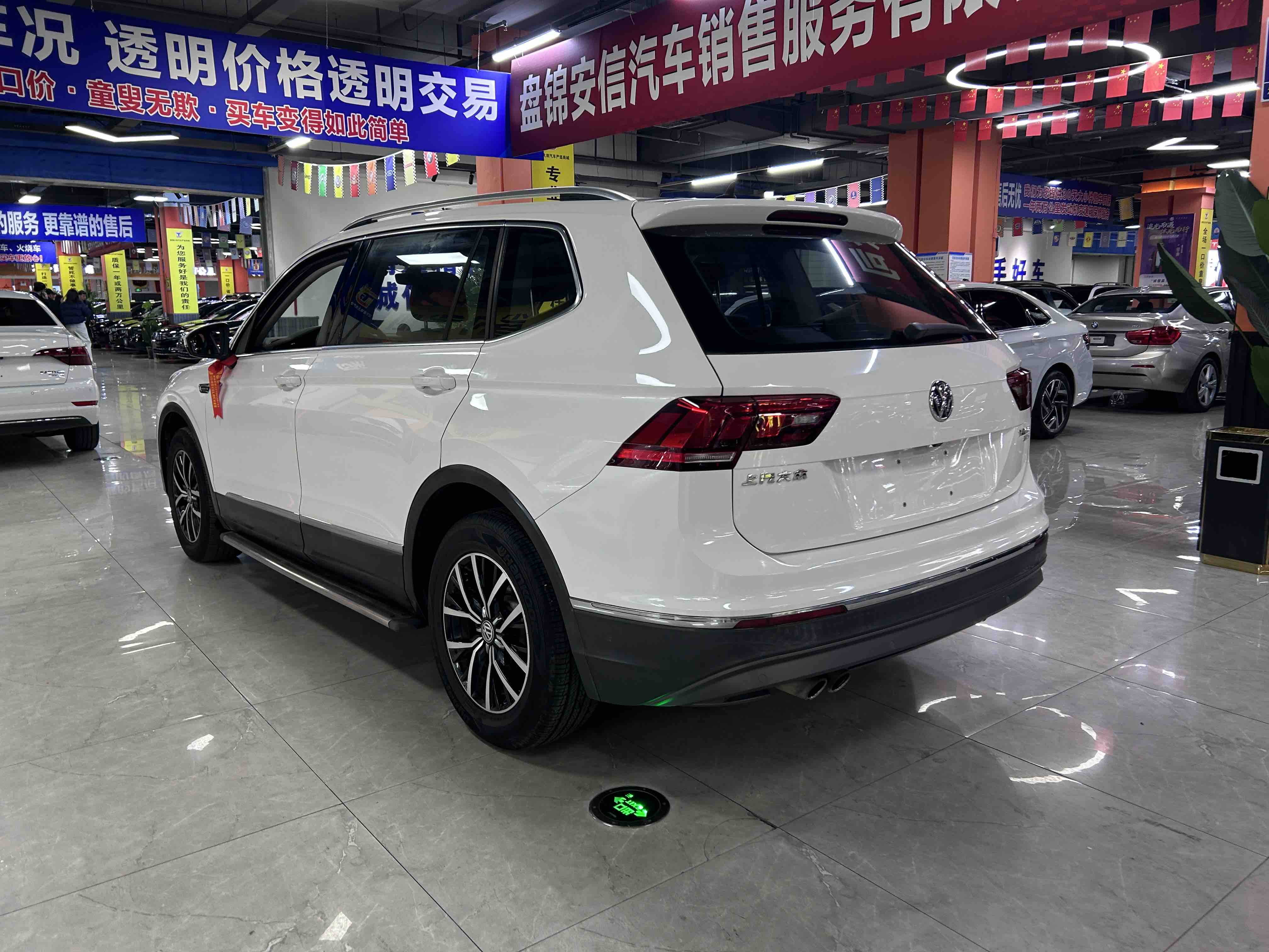Volkswagen Tiguan L 2017 car image #6