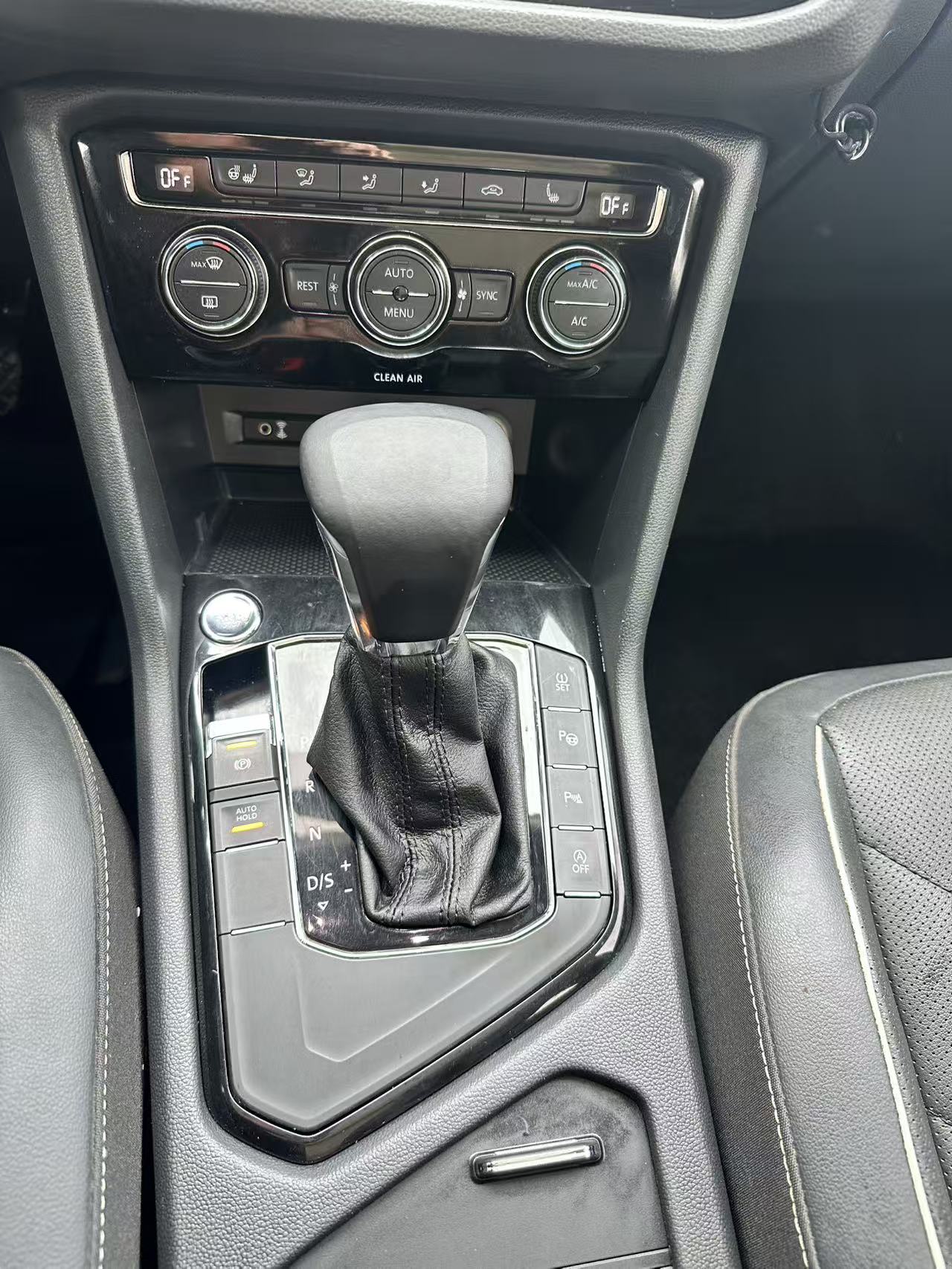 Volkswagen Tiguan L 2017 #6 Volkswagen Tiguan L 2017 car image #6