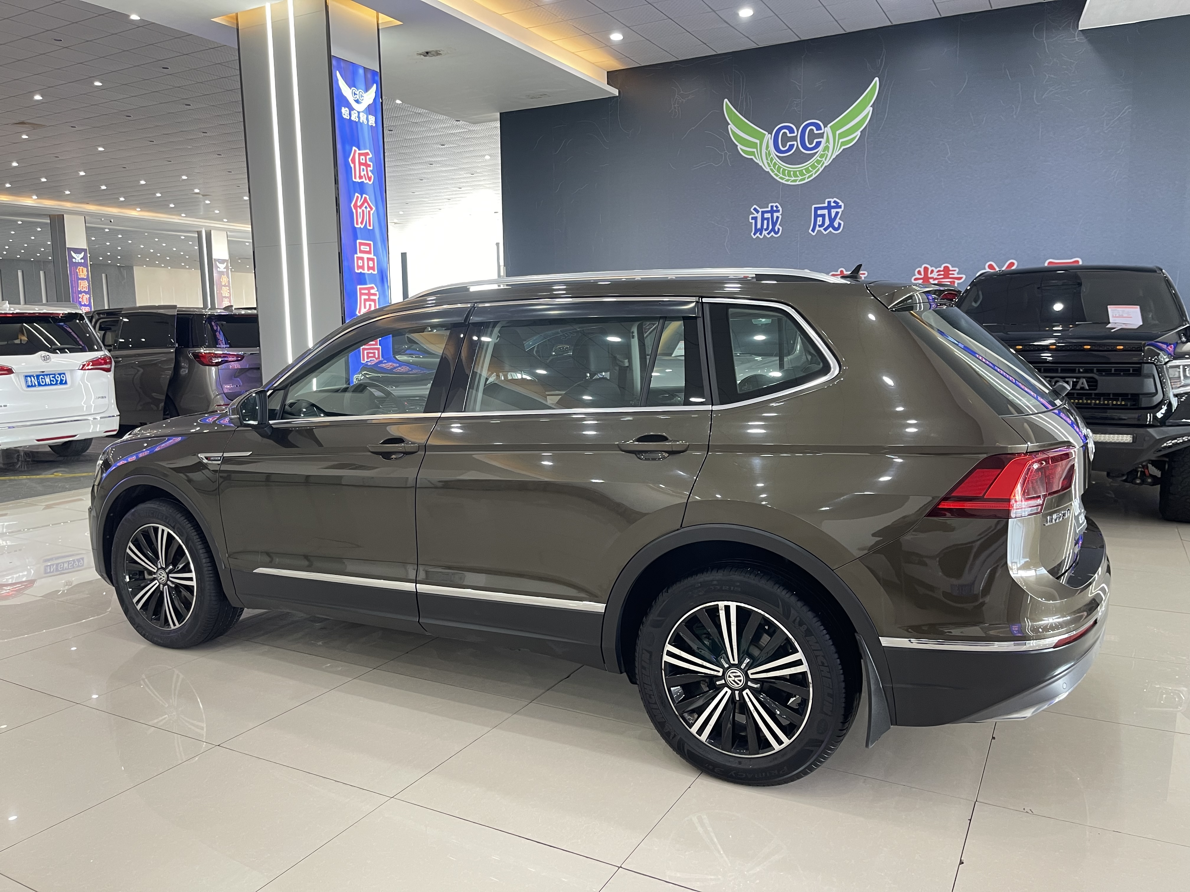 Volkswagen Tiguan L 2017 car image #6