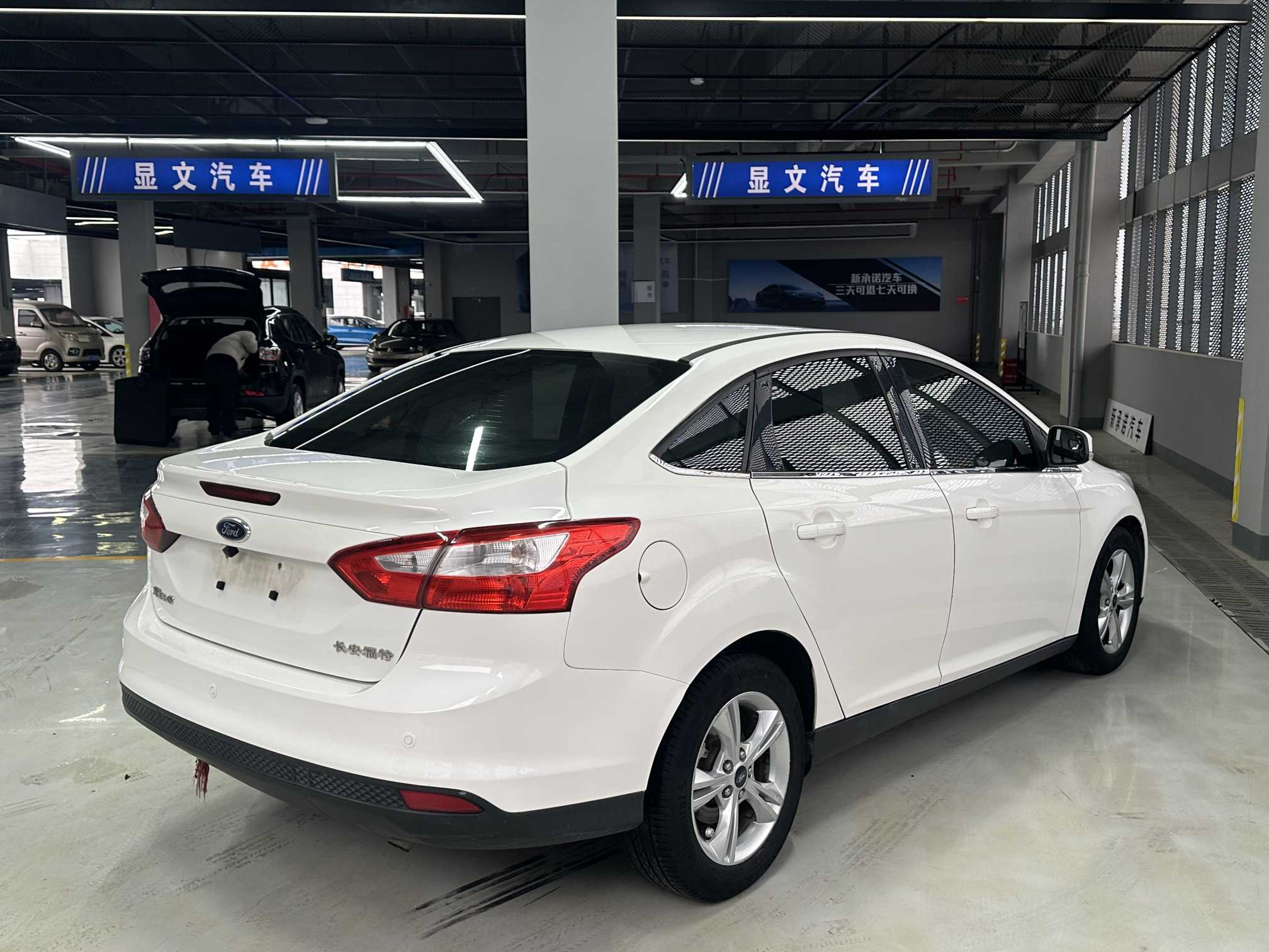 Ford Focus 2014 car image #6