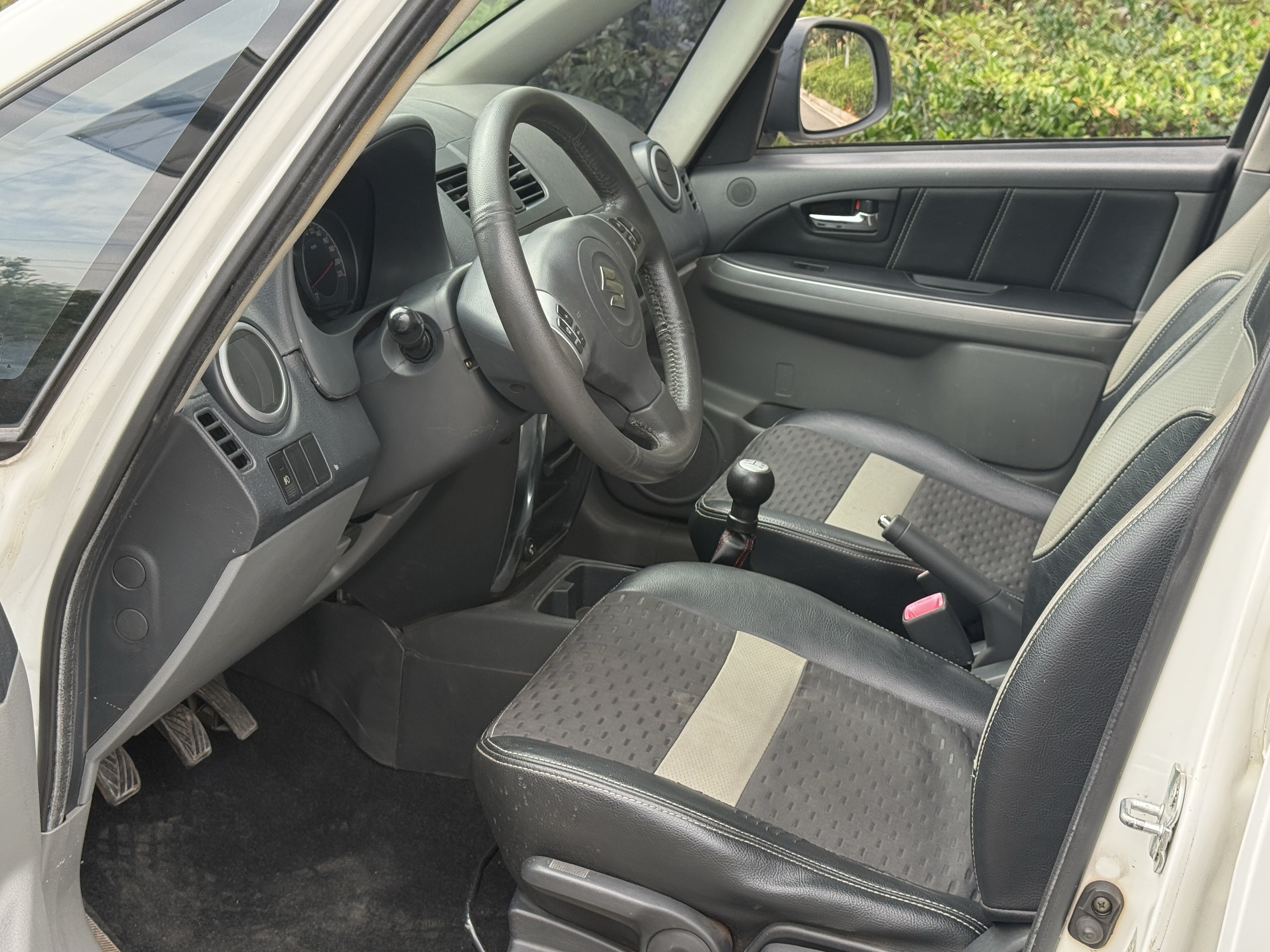 Suzuki SX4 Sedan 2011 imagen de coche #6