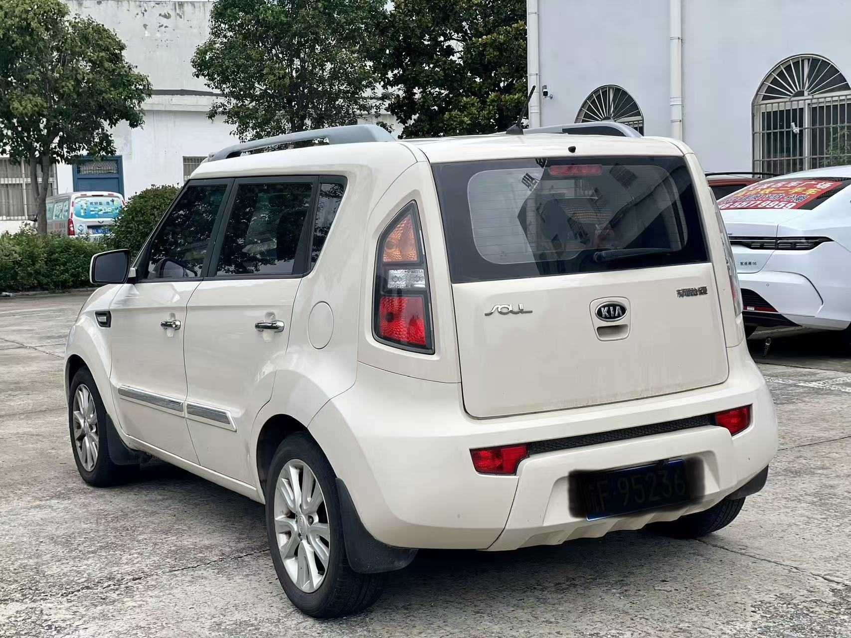 起亚 秀尔 2015 汽车图片 #6