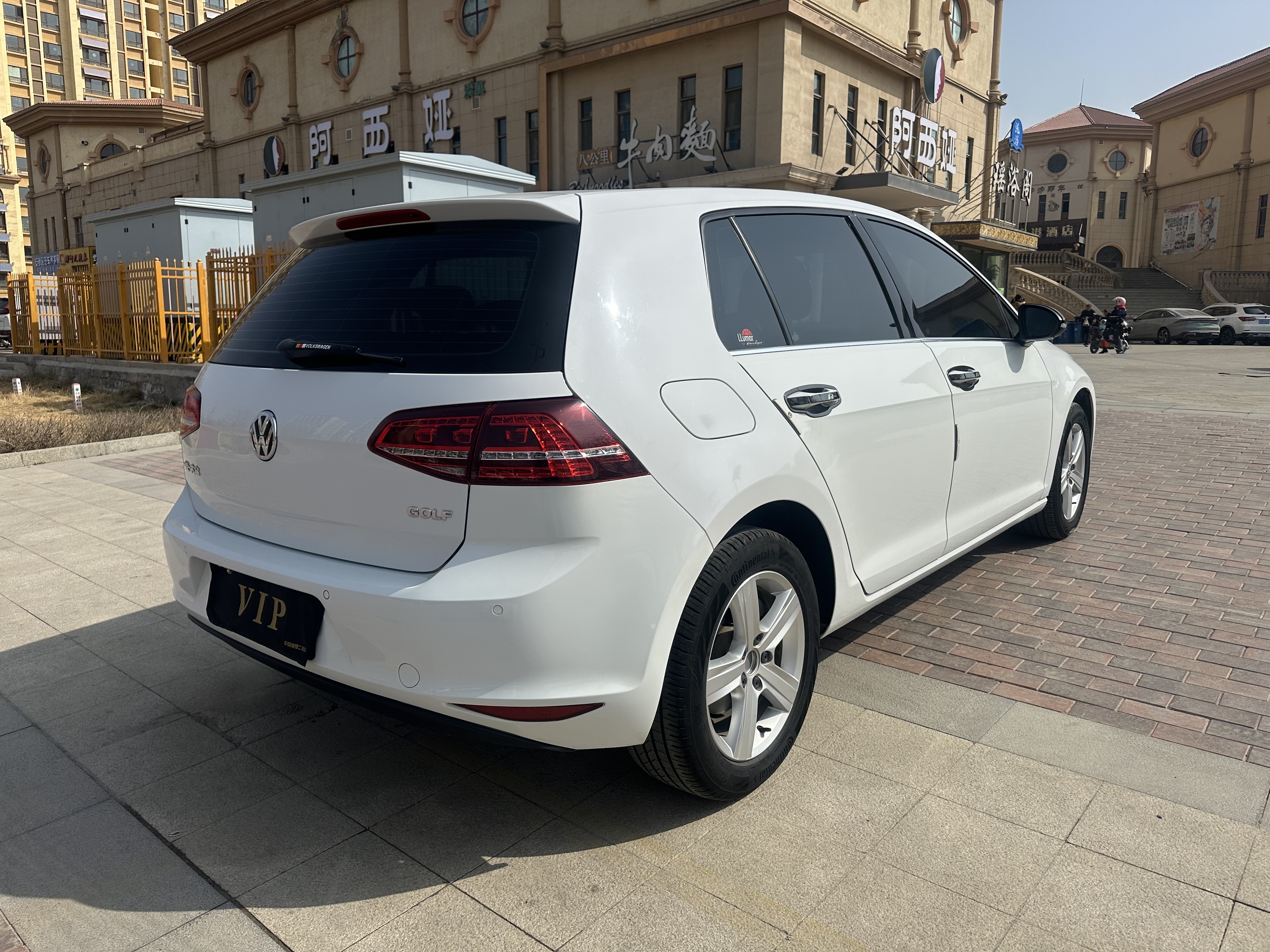 Volkswagen Golf 2017 car image #6