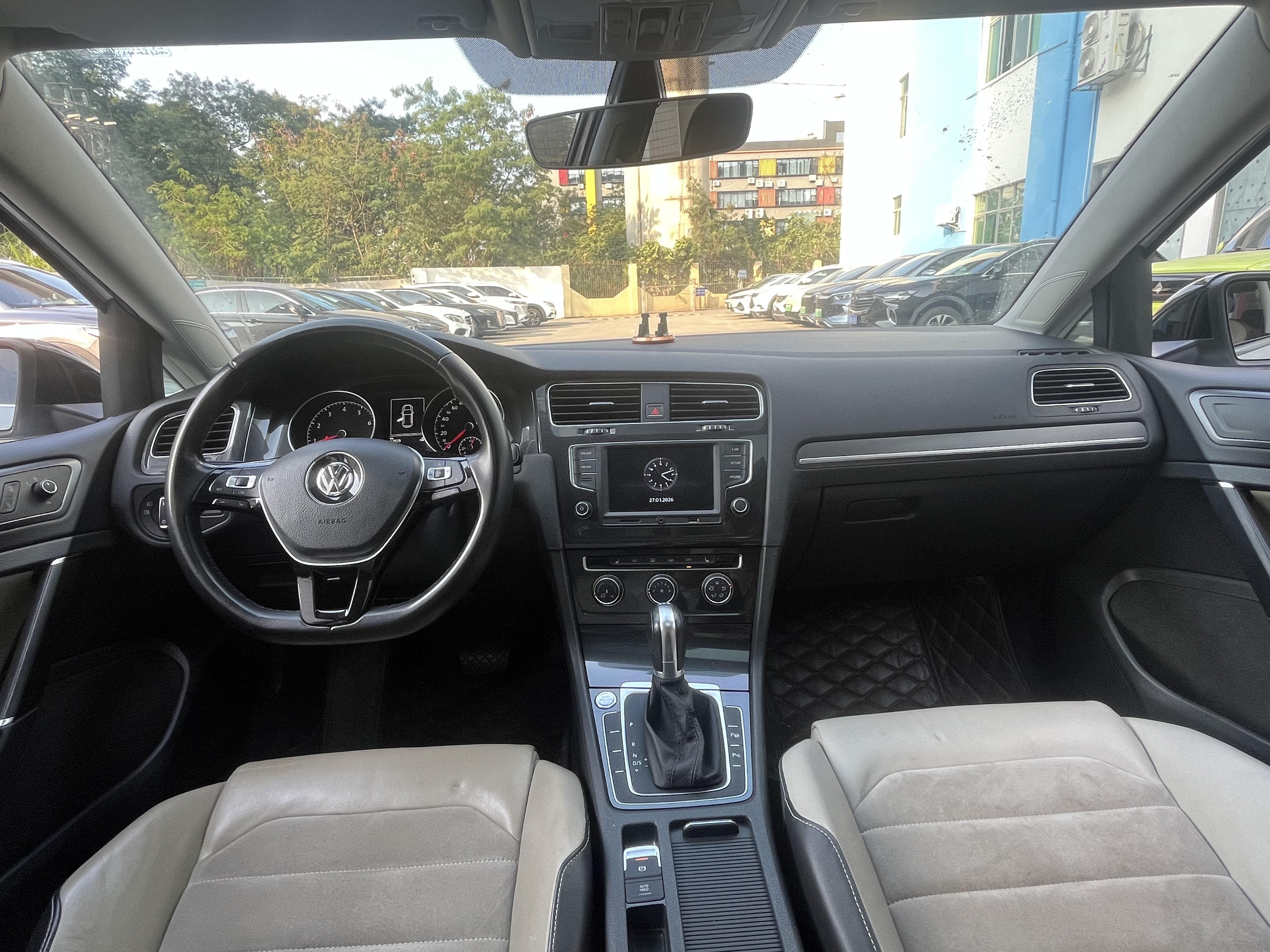 Volkswagen Golf 2017 car image #6