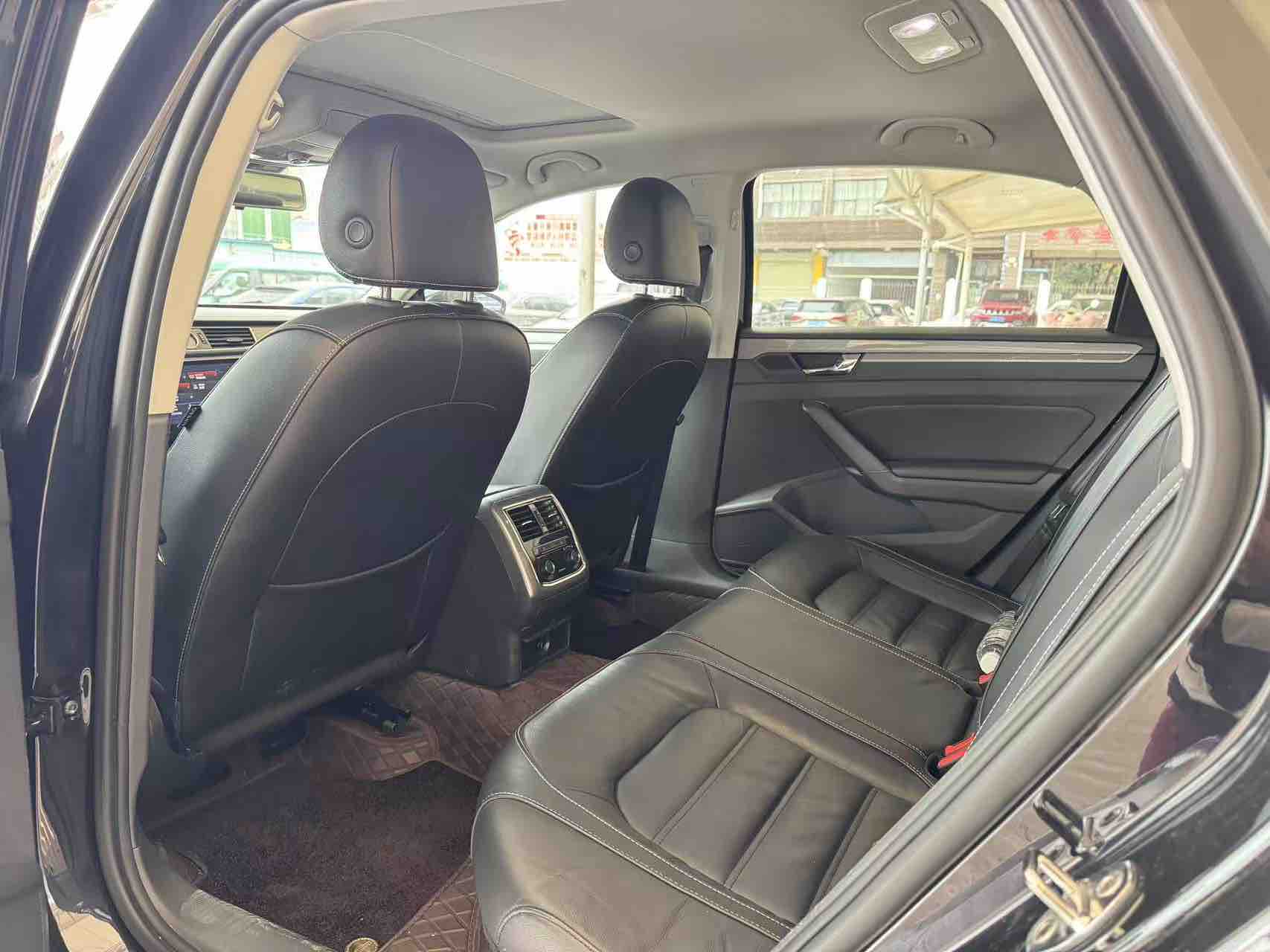 Volkswagen Passat 2017 car image #6