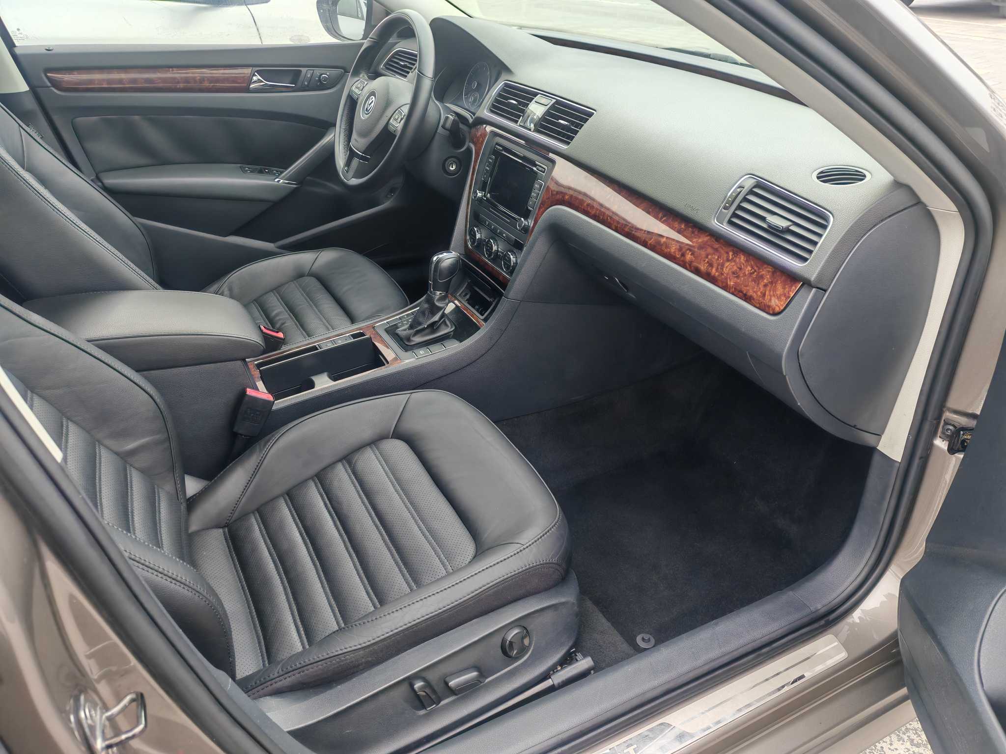 Volkswagen Passat 2012 immagine di auto #6