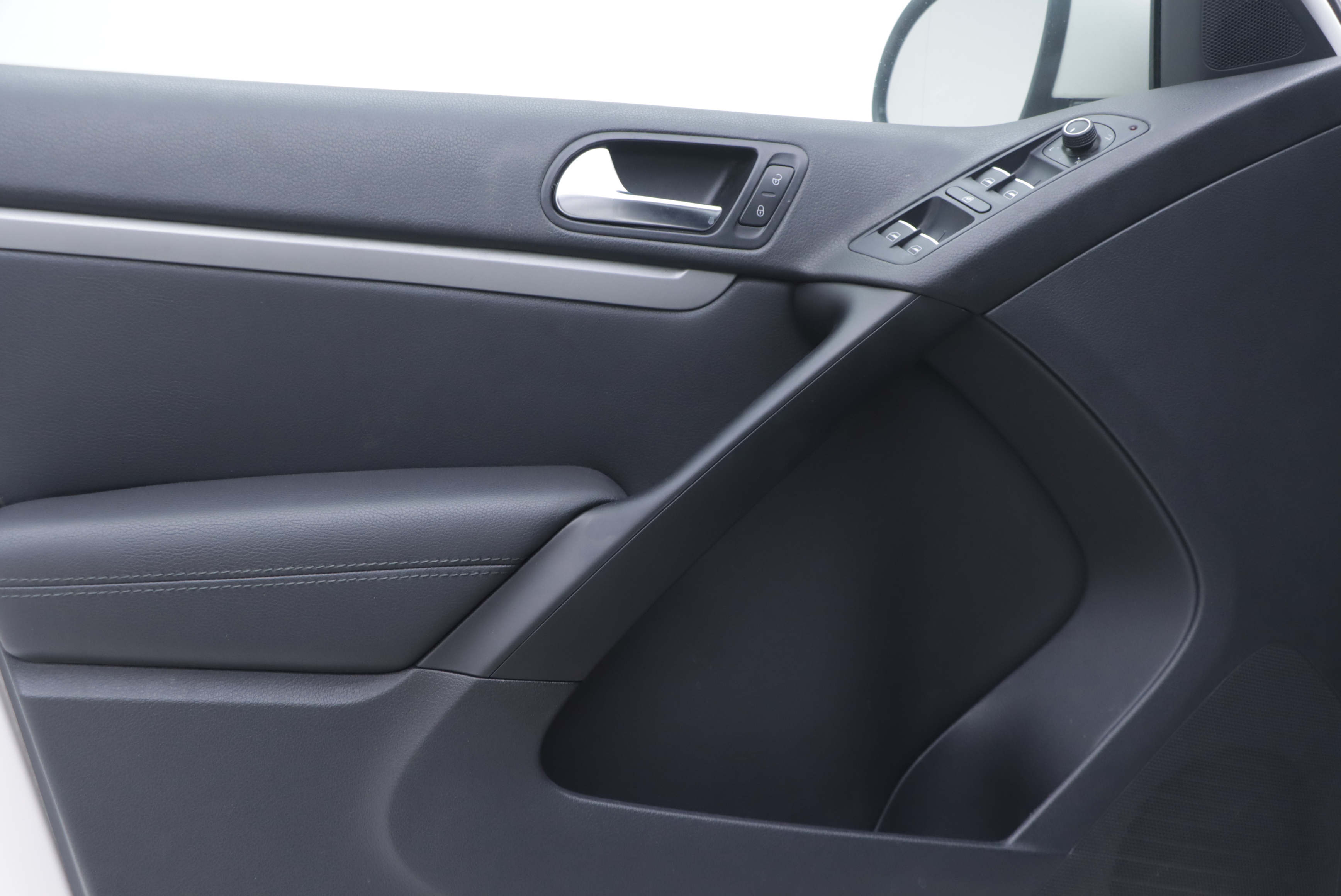 Volkswagen Tiguan 2014 car image #6