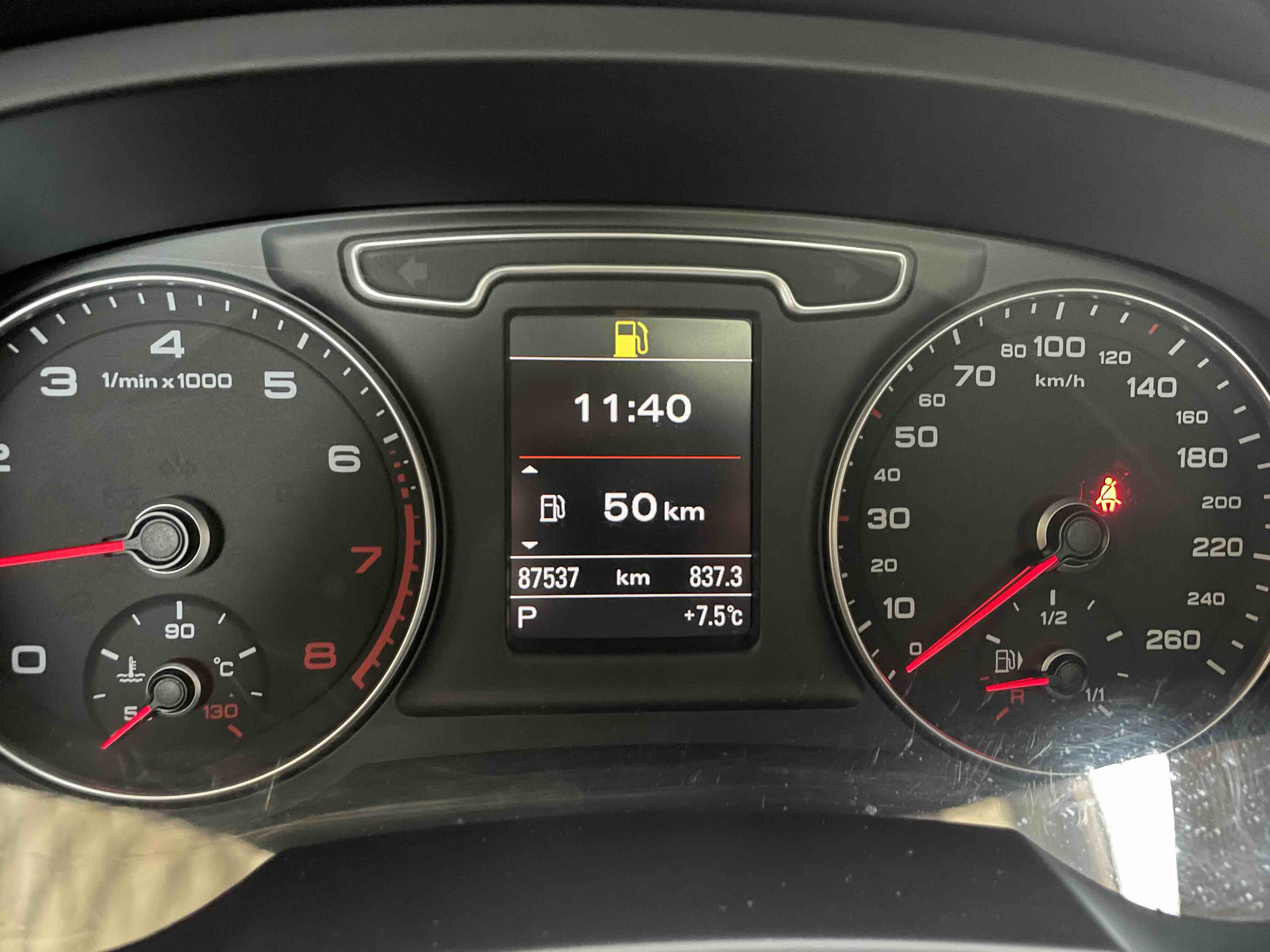 Audi Q3 2016 car image #6