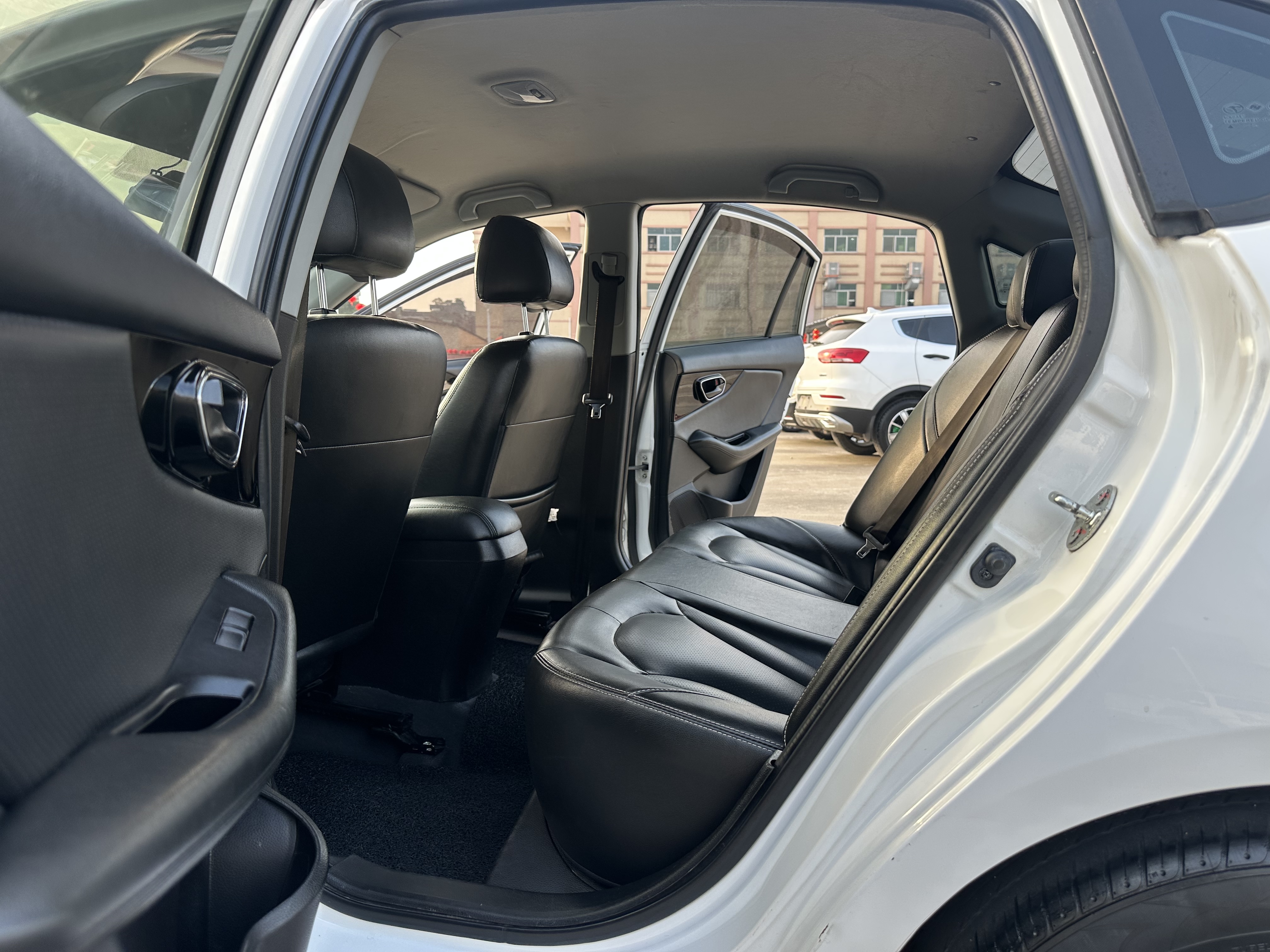 Soueast V5 Lingzhi 2018 #6 Soueast V5 Lingzhi 2018 car image #6