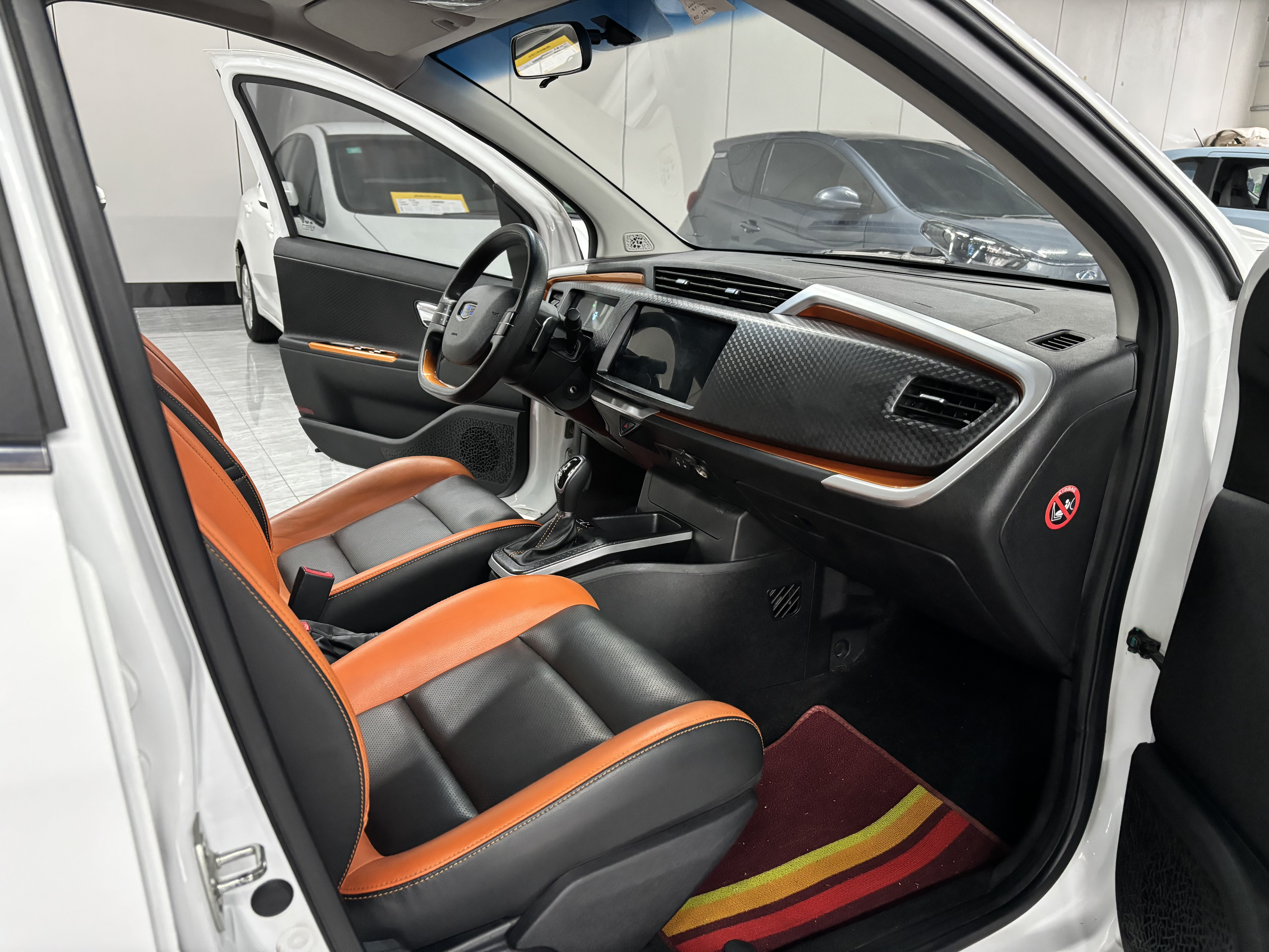 GEELY Vision X1 2018 immagine di auto #6