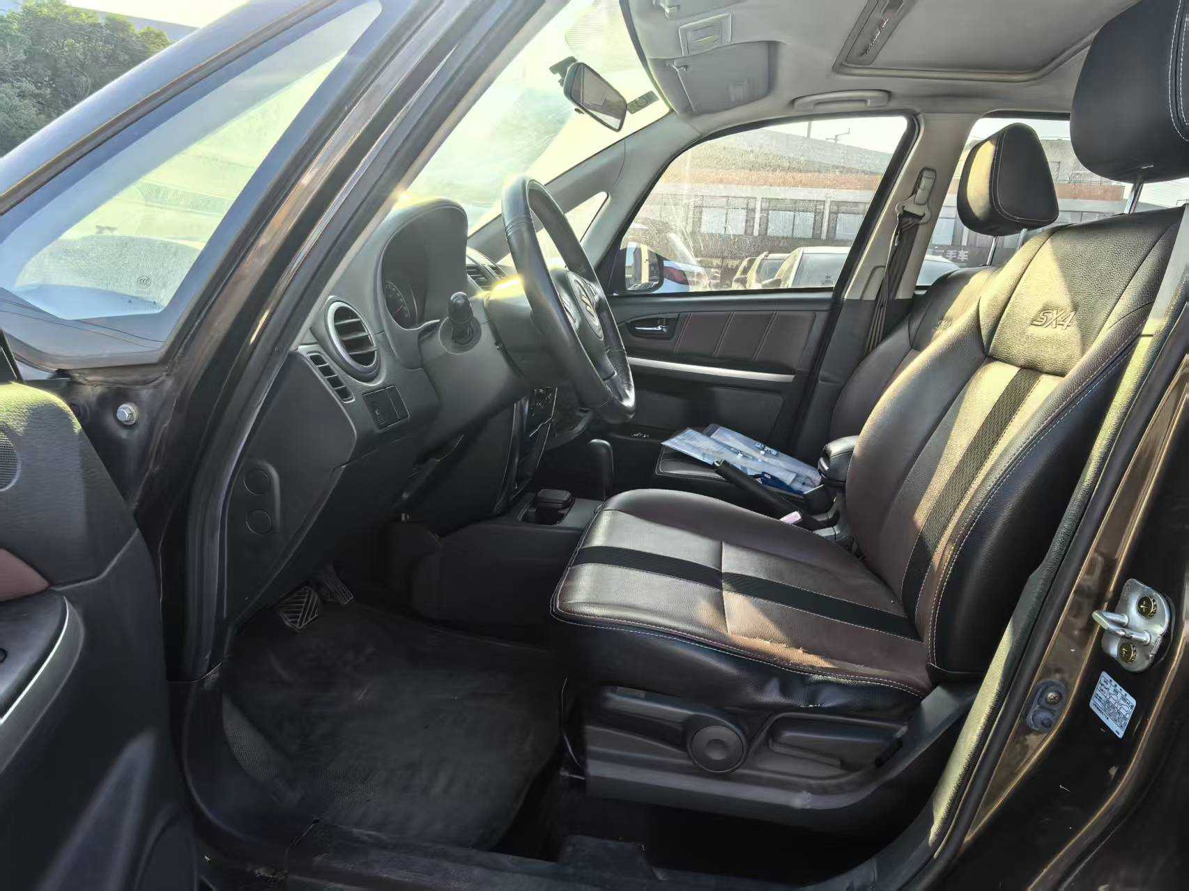 Suzuki SX4 Sedan 2012 image de voiture #6