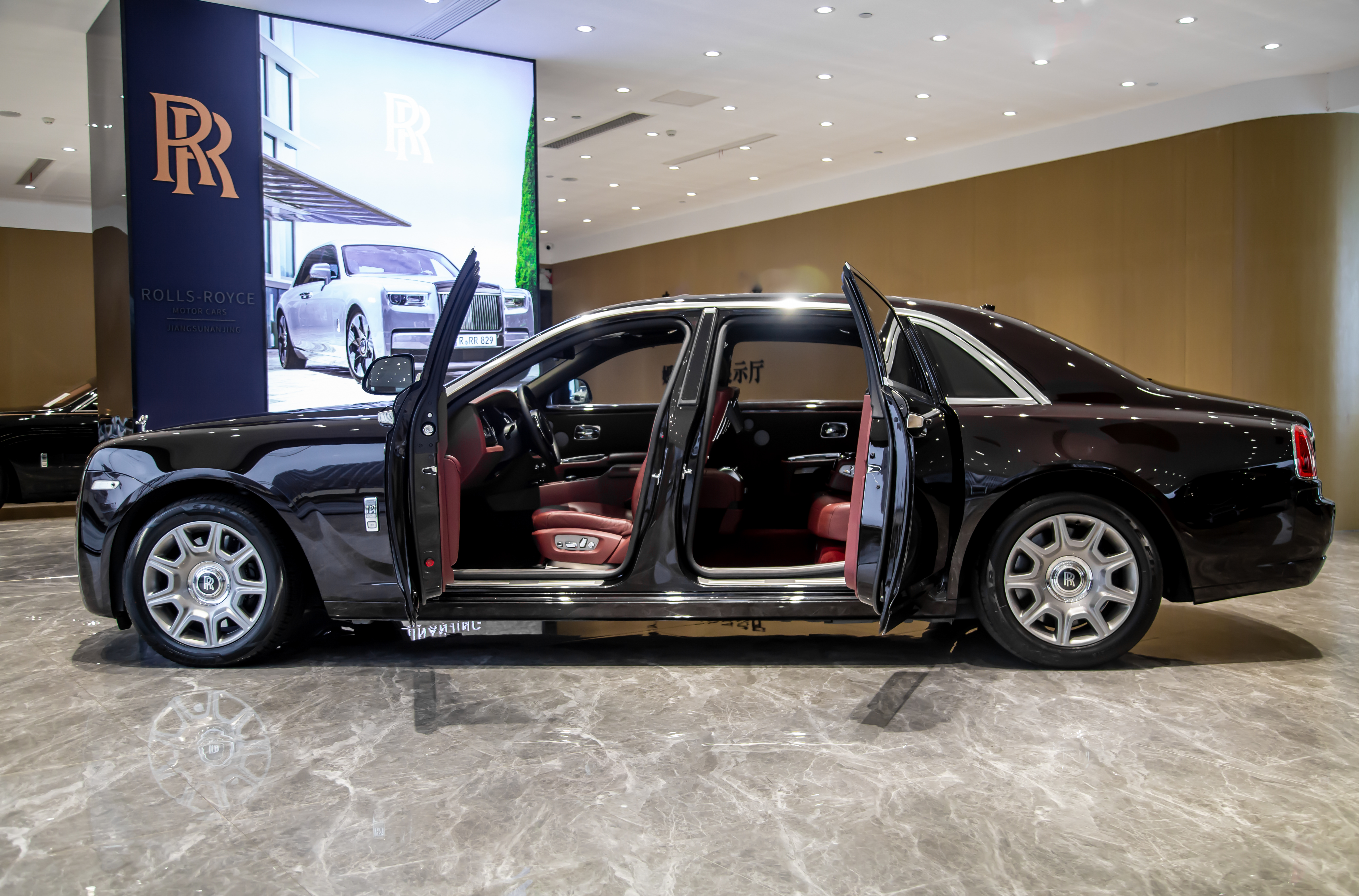 劳斯莱斯 古思特 2017 汽车图片 #6