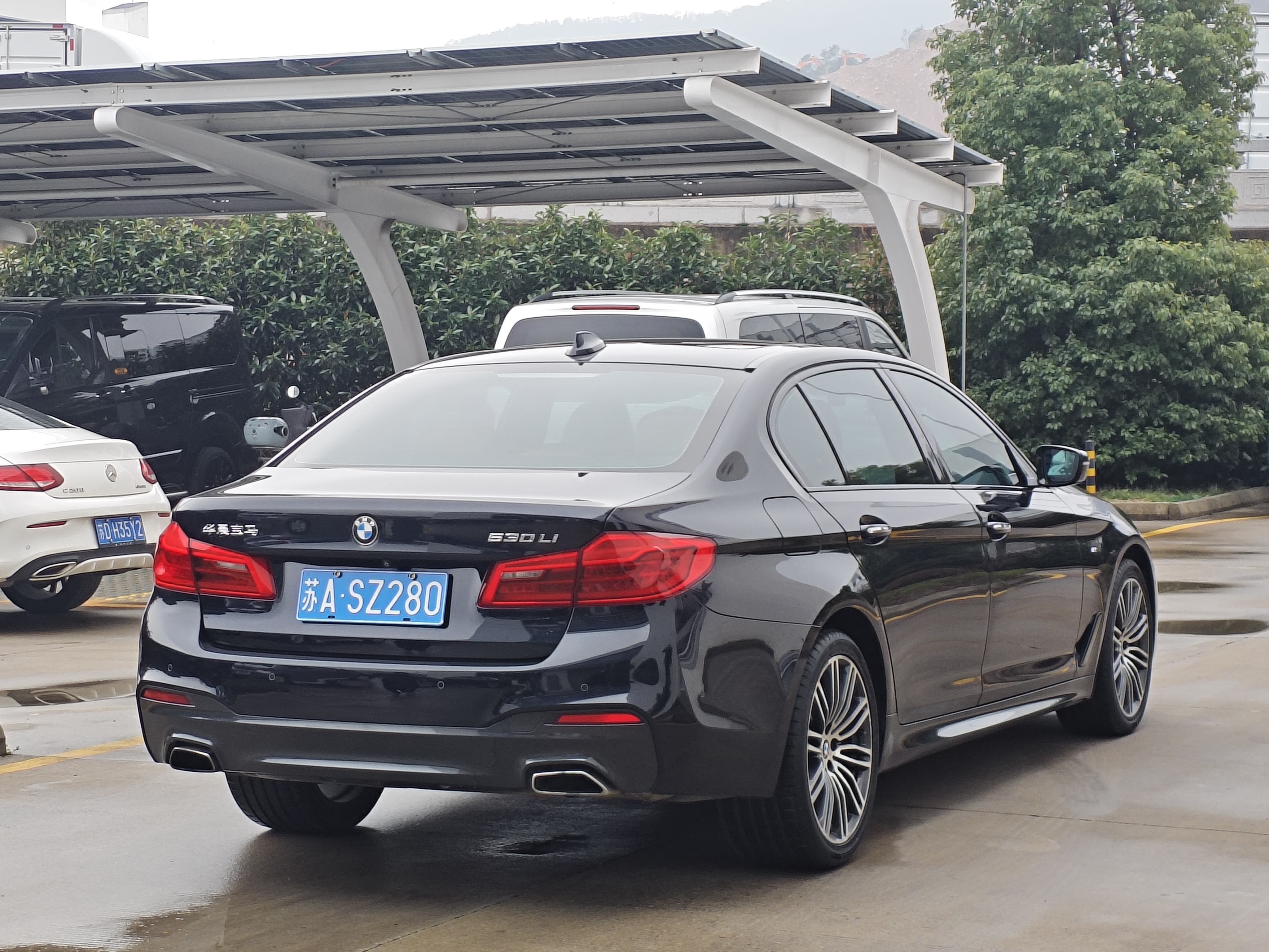 BMW 5 Series 2018 immagine di auto #6