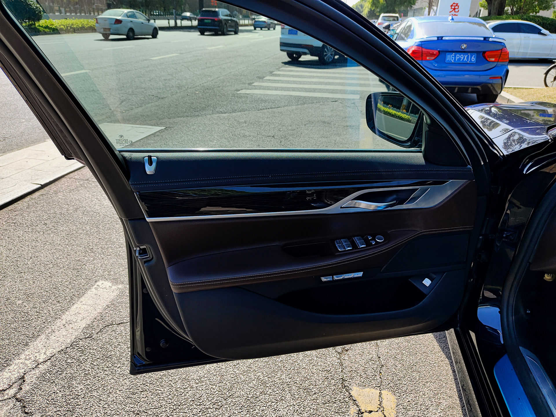 BMW 7 Series 2018 car image #6