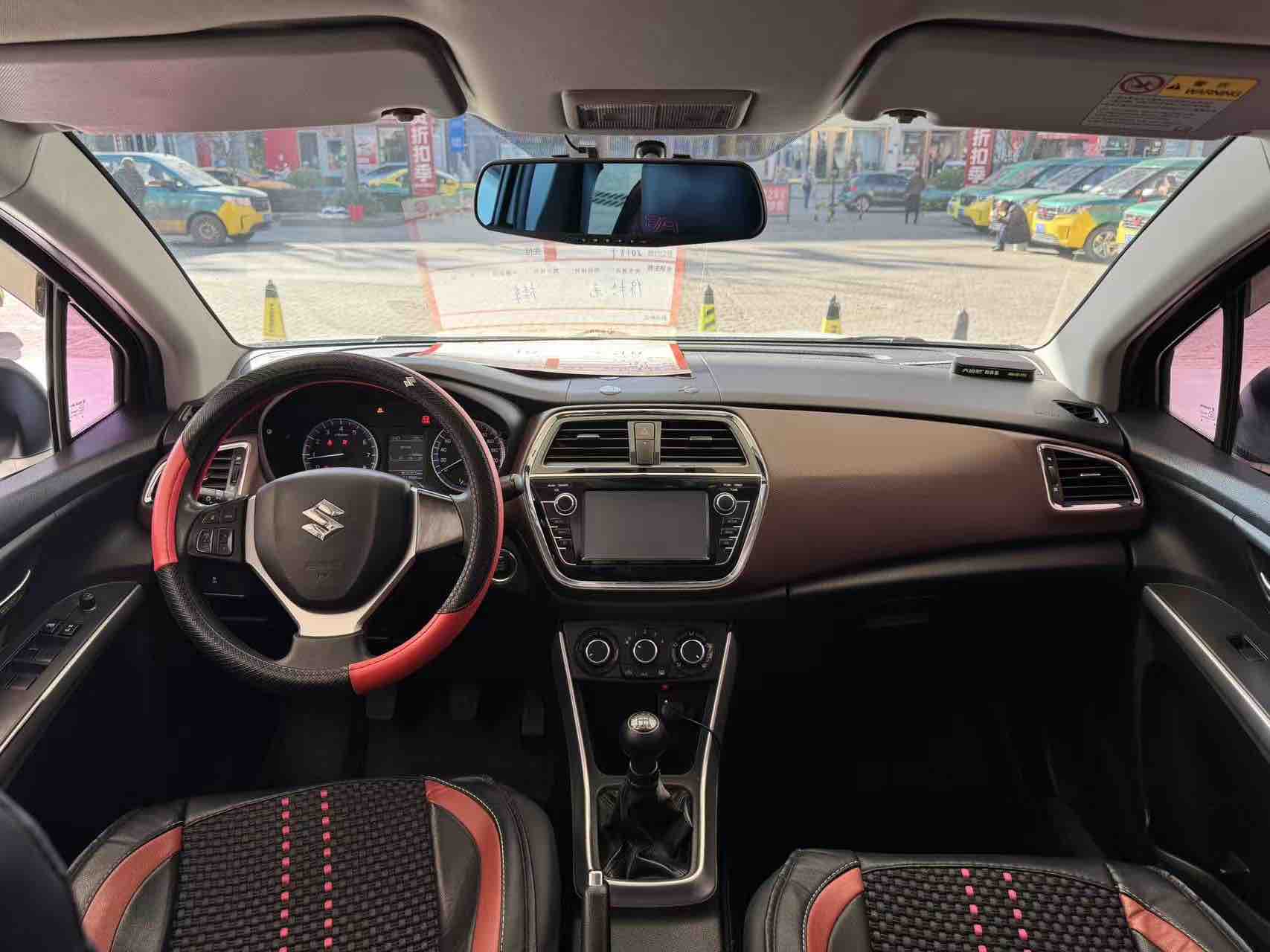 Suzuki SX4 S-CROSS 2018 imagem de carro #6