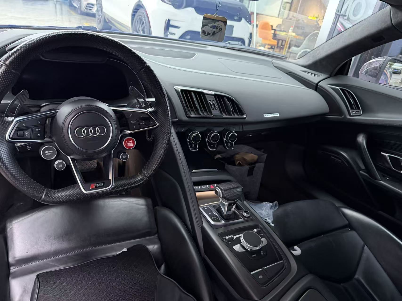 Audi R8 2018 car image #6