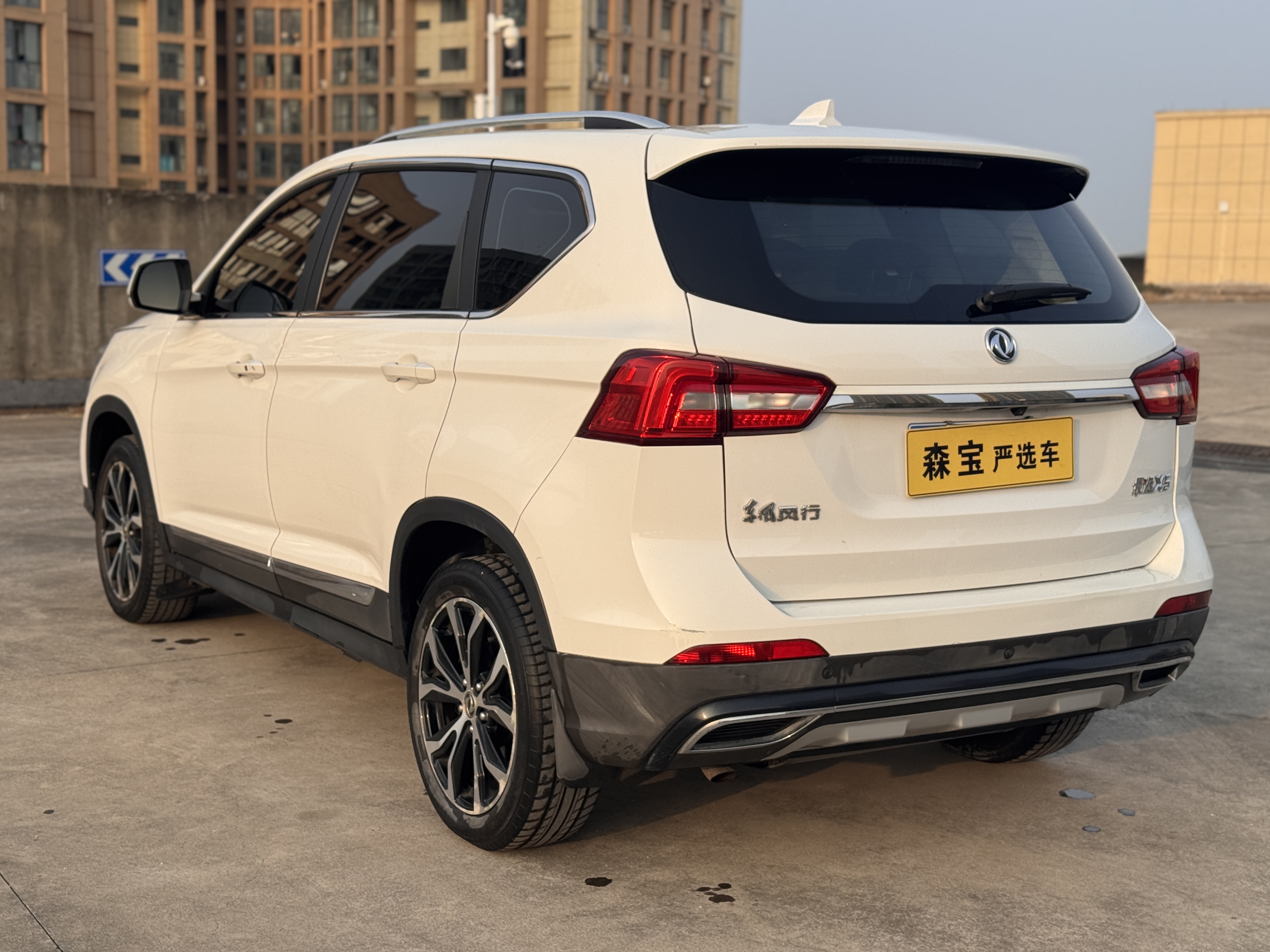 Forthing JOYEAR X5 2018 صورة سيارة #6