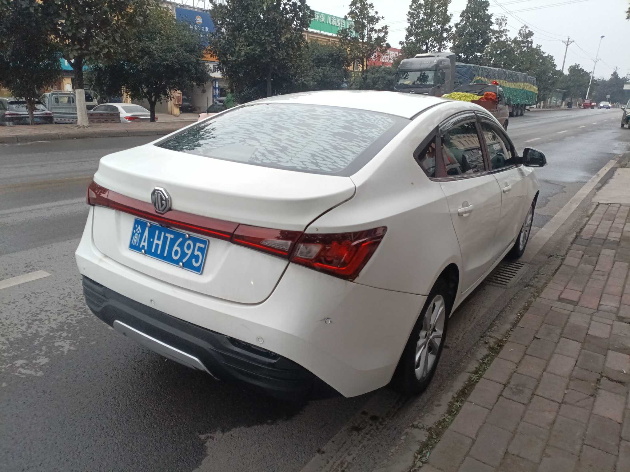 MG GT 2017 car image #6