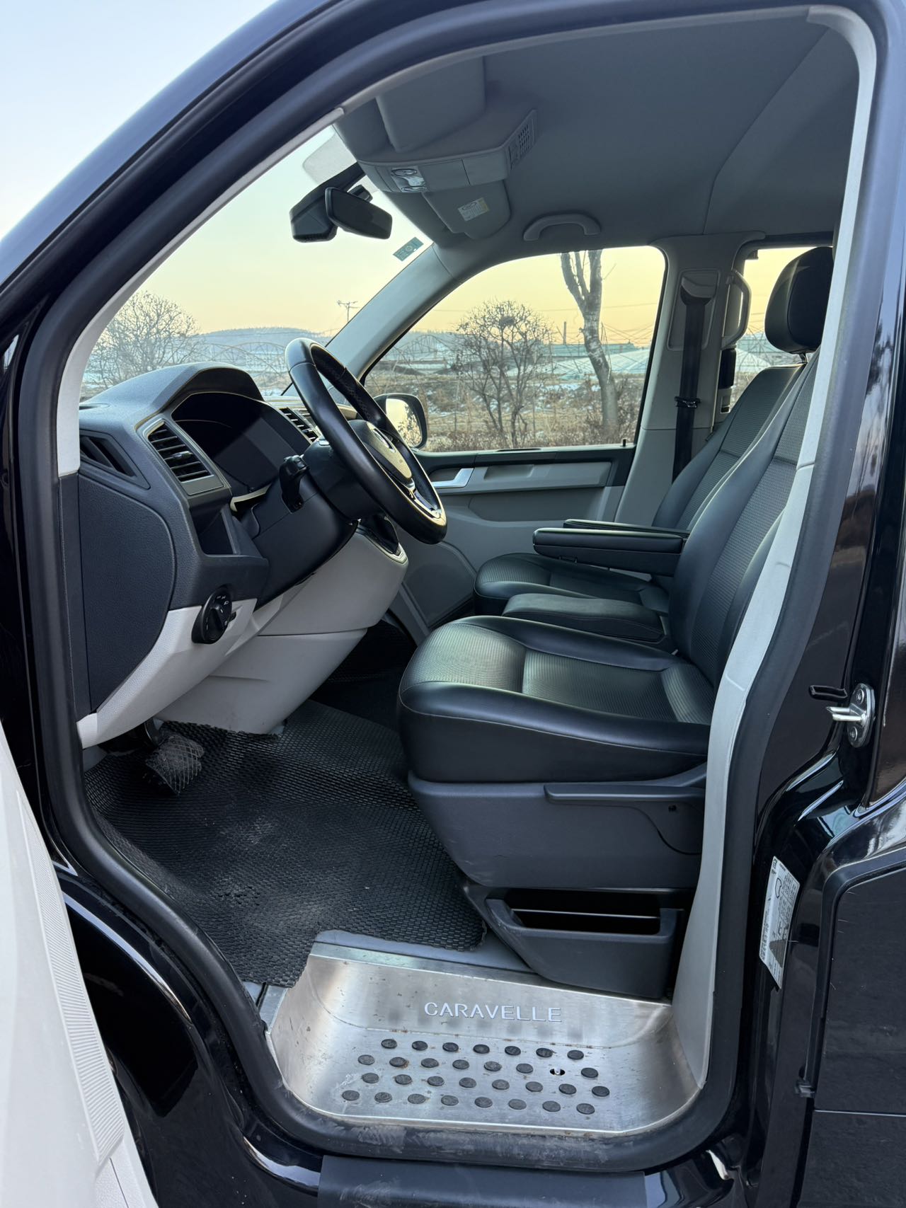 Volkswagen Caravelle 2018 car image #6