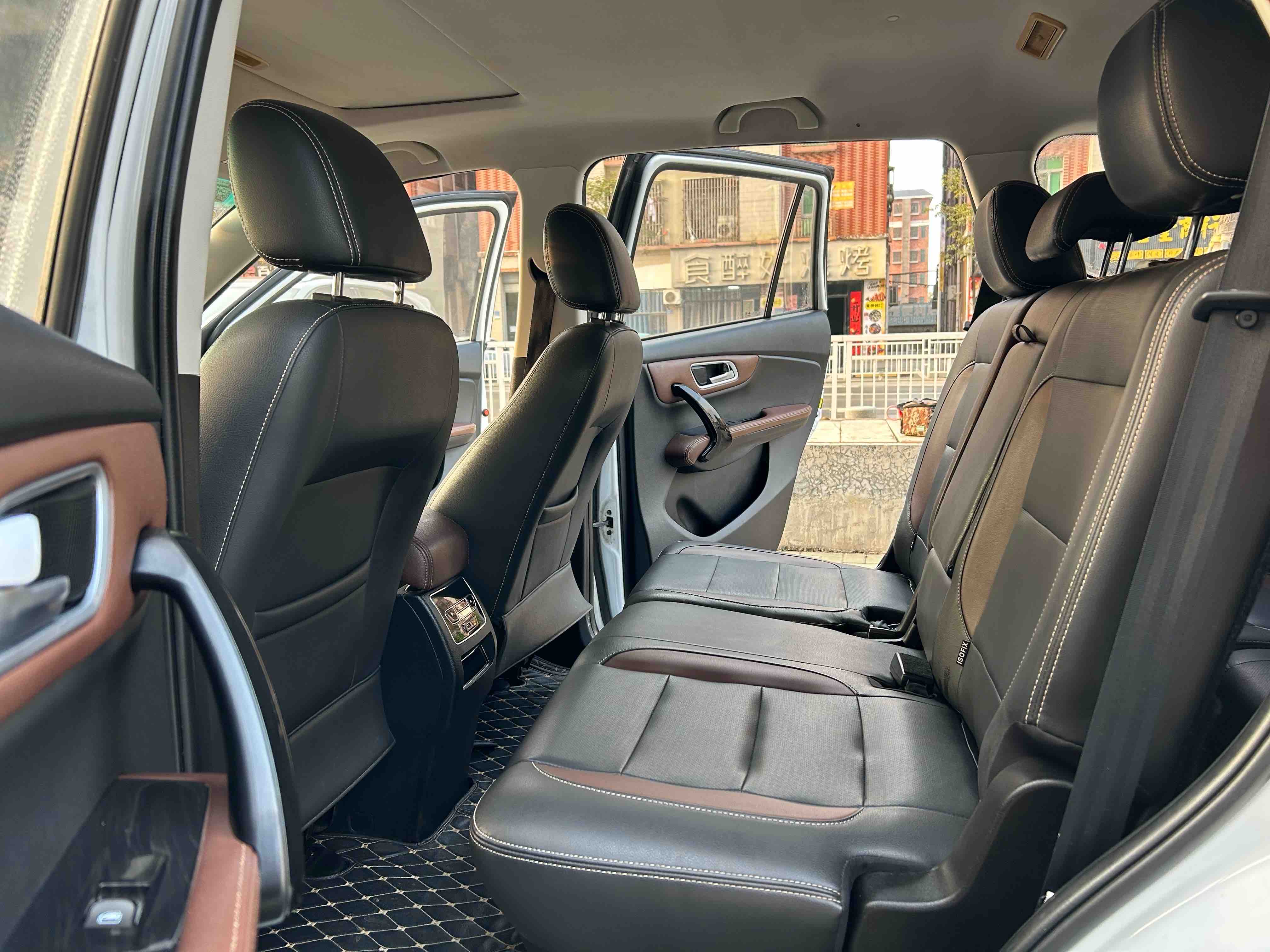 SWM斯威汽车 SWM斯威X7 2018 汽车图片 #6