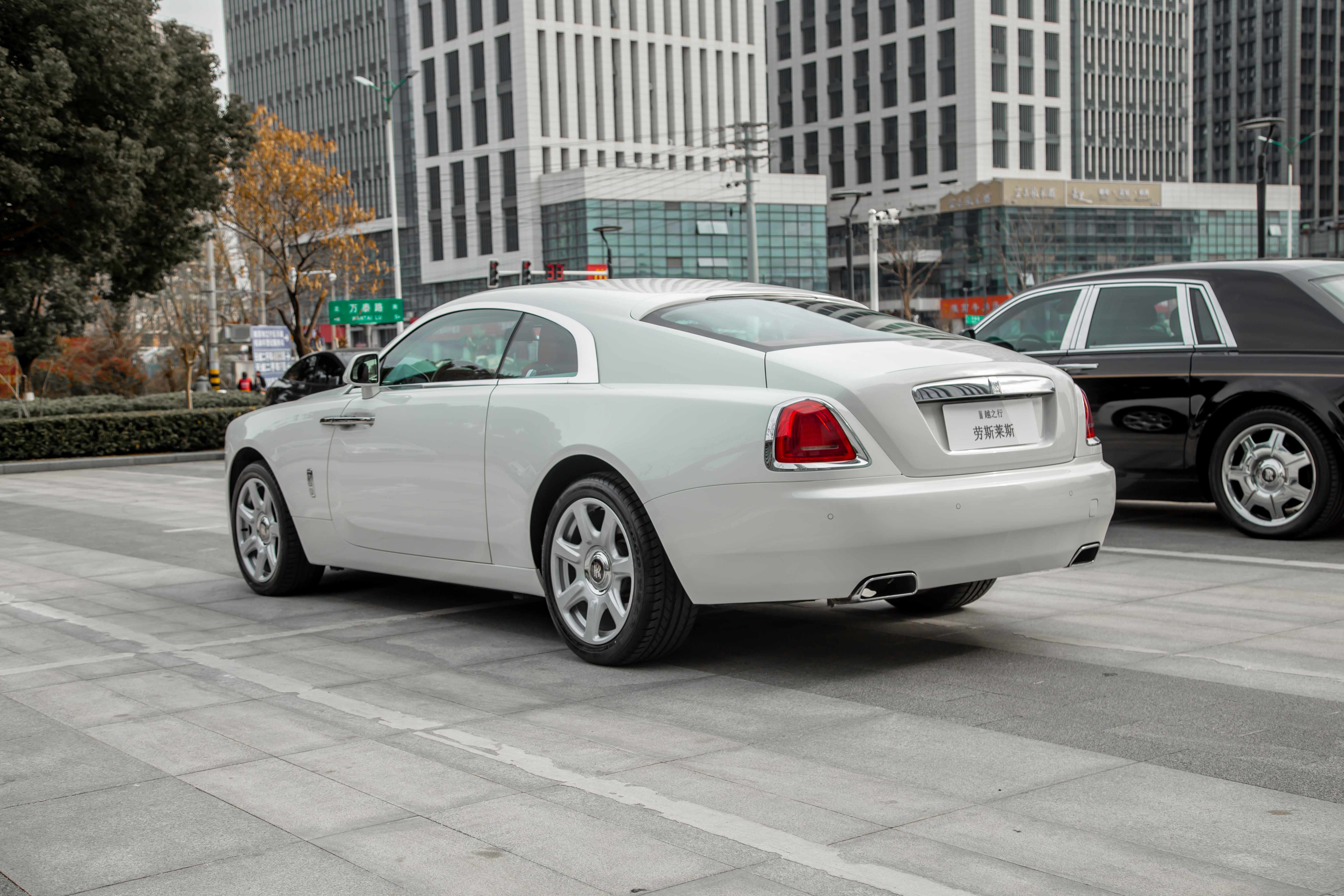 Rolls-Royce 2017 #6 Rolls-Royce 2017 car image #6