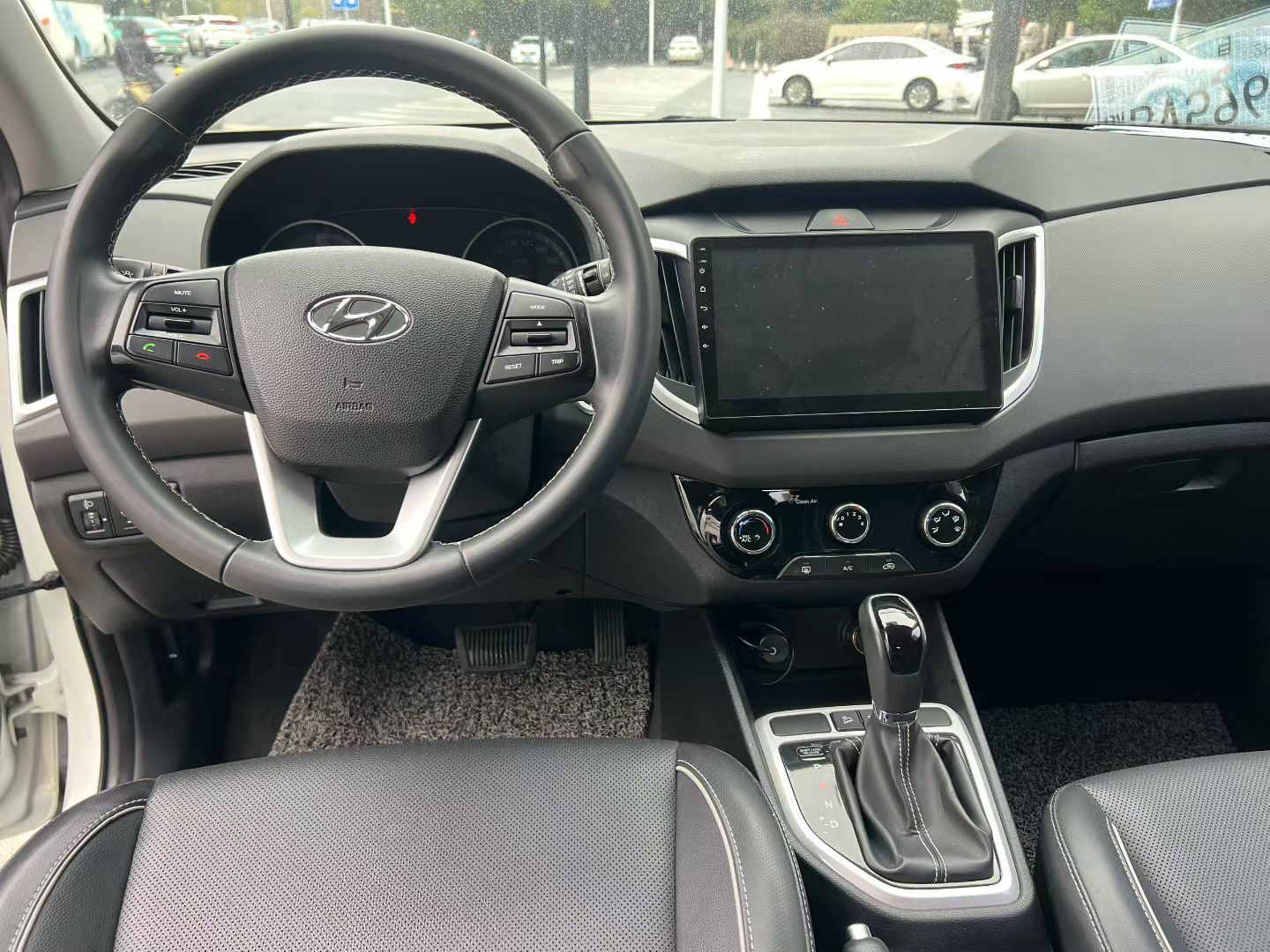 Hyundai ix25 2018 car image #6